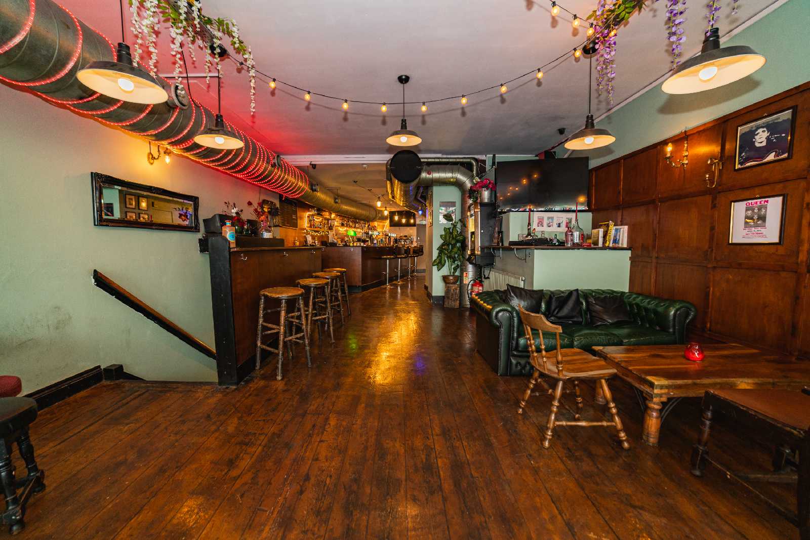 Main Bar - wsg3lr24220.JPG