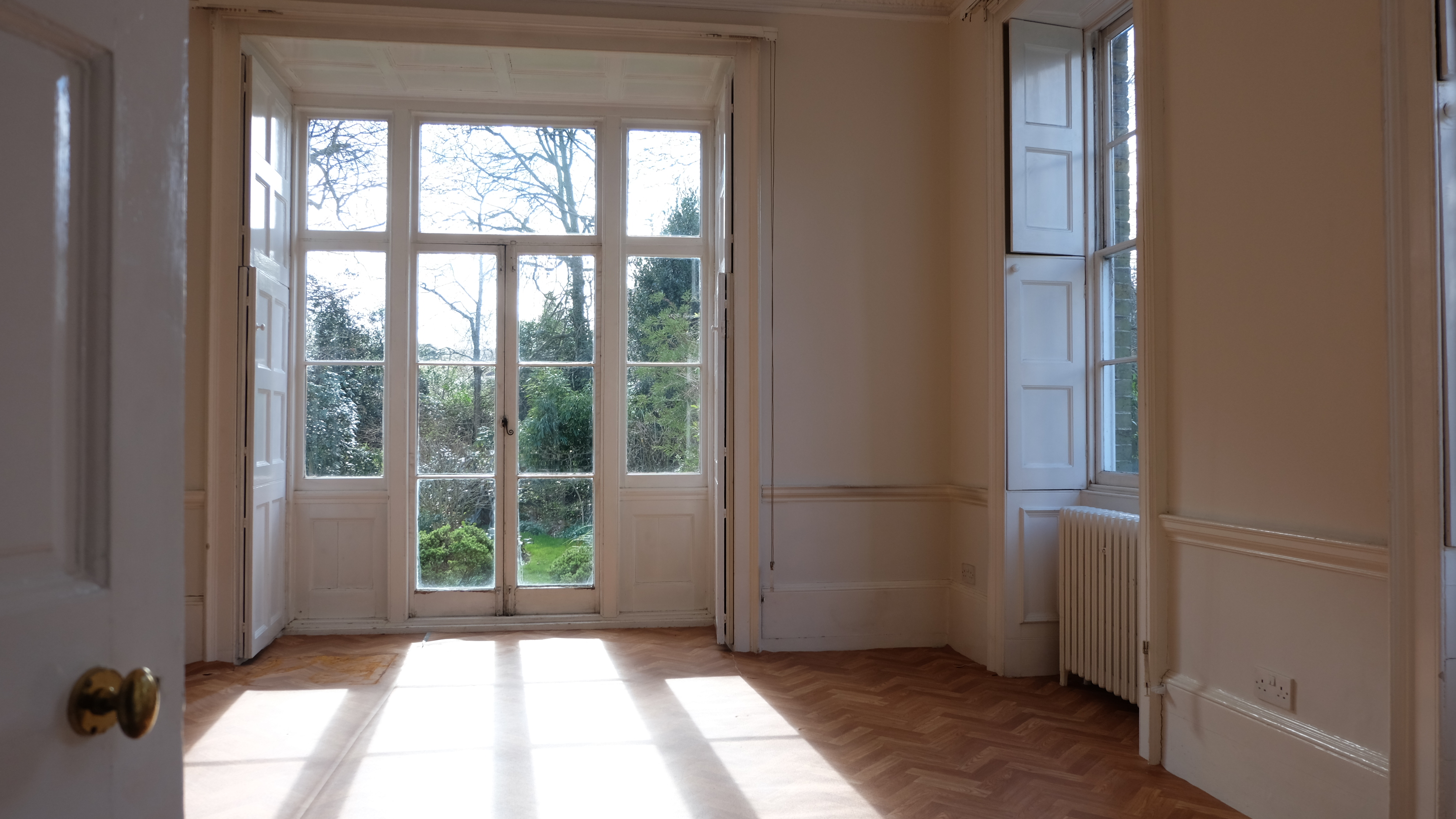 Lutyens' room at Bell House: bright meeting space with large windows, ideal for workshops.