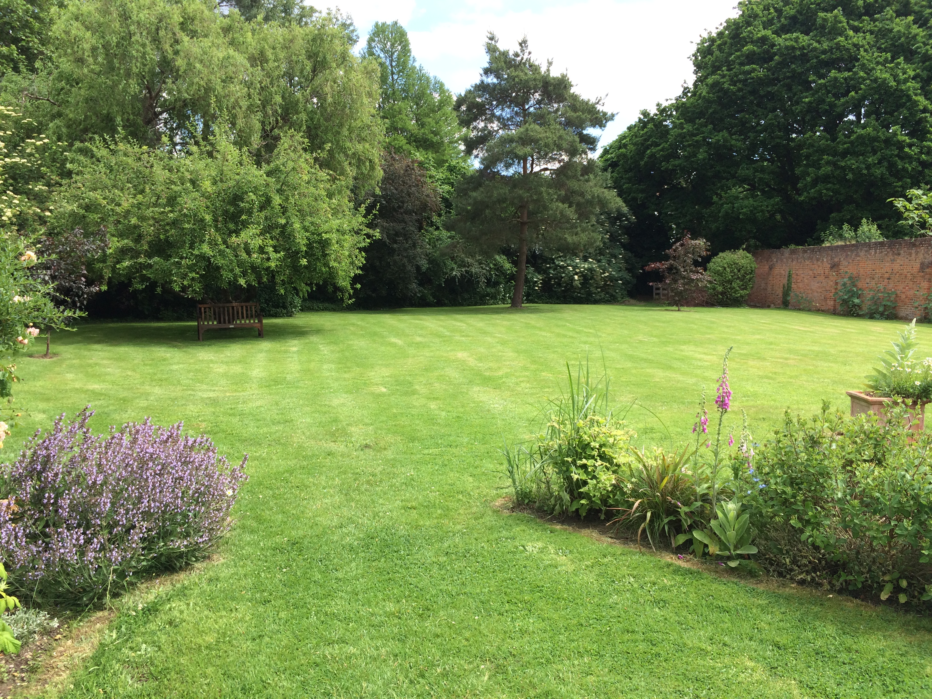 Manicured garden at Bell House, perfect for weddings and outdoor events.