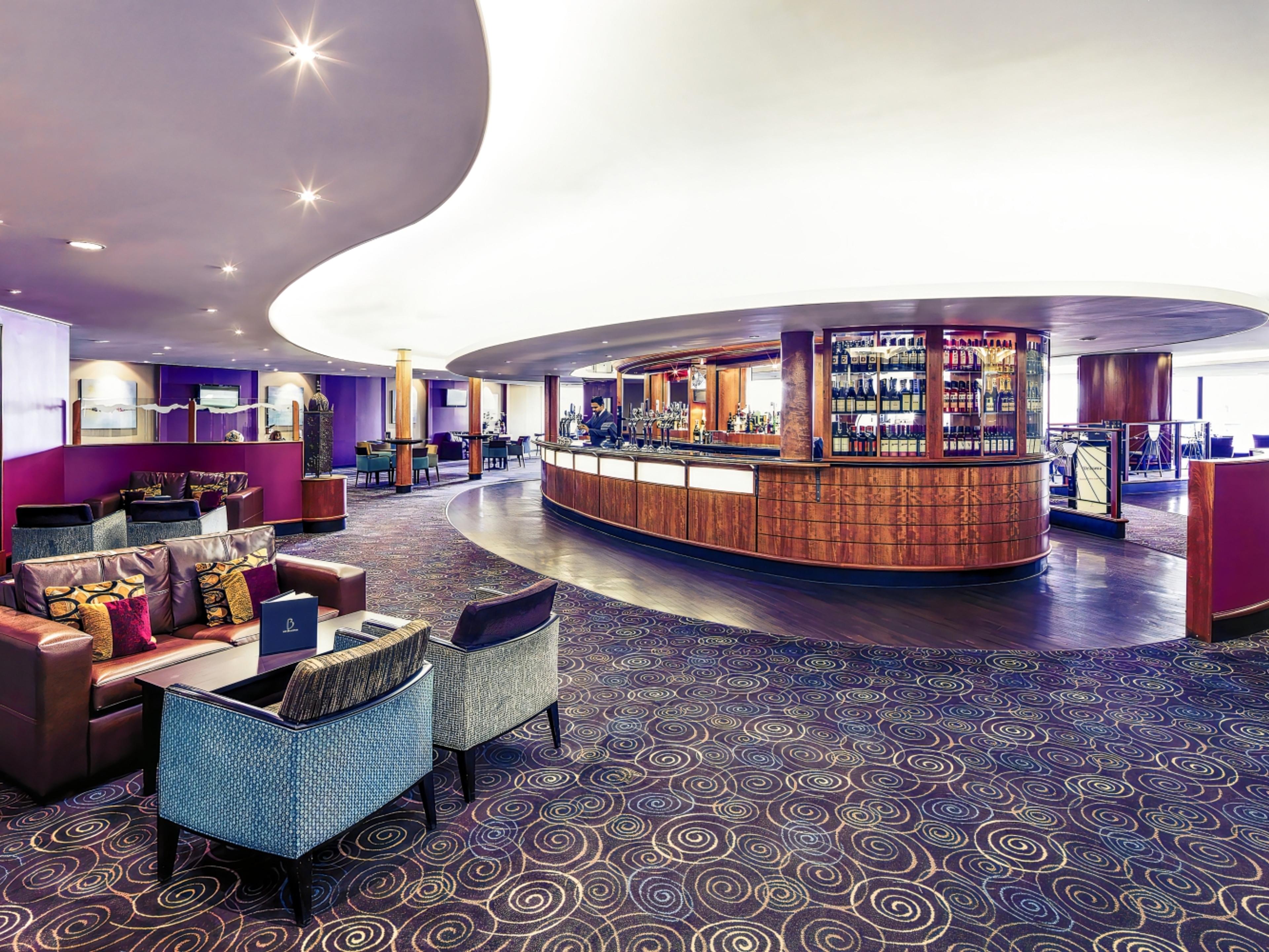 Modern lounge in Mercure Manchester Piccadilly for networking and meetings.