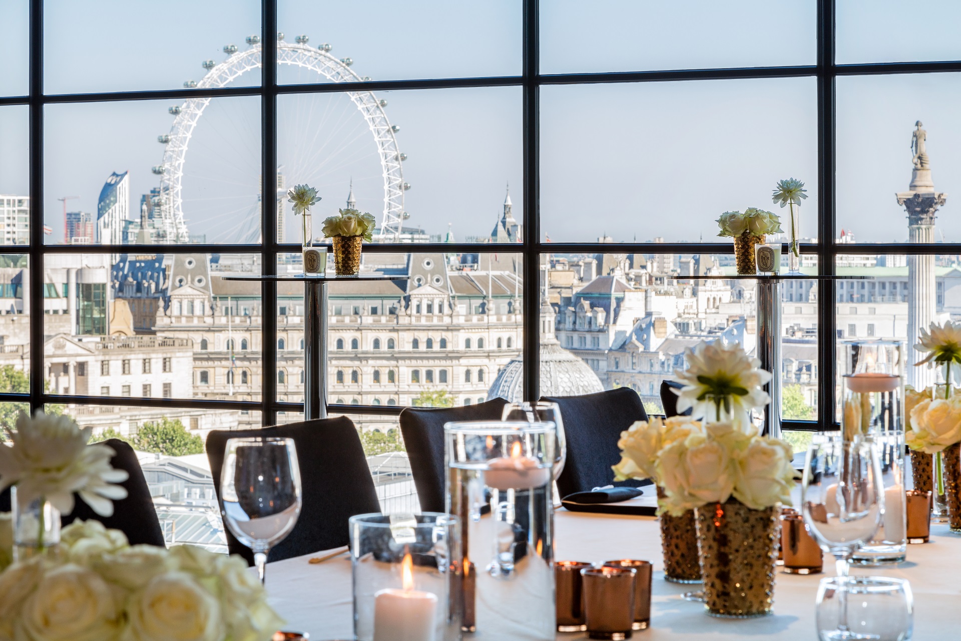Penthouse Suite at Radisson Blu, London: elegant event space with city views.