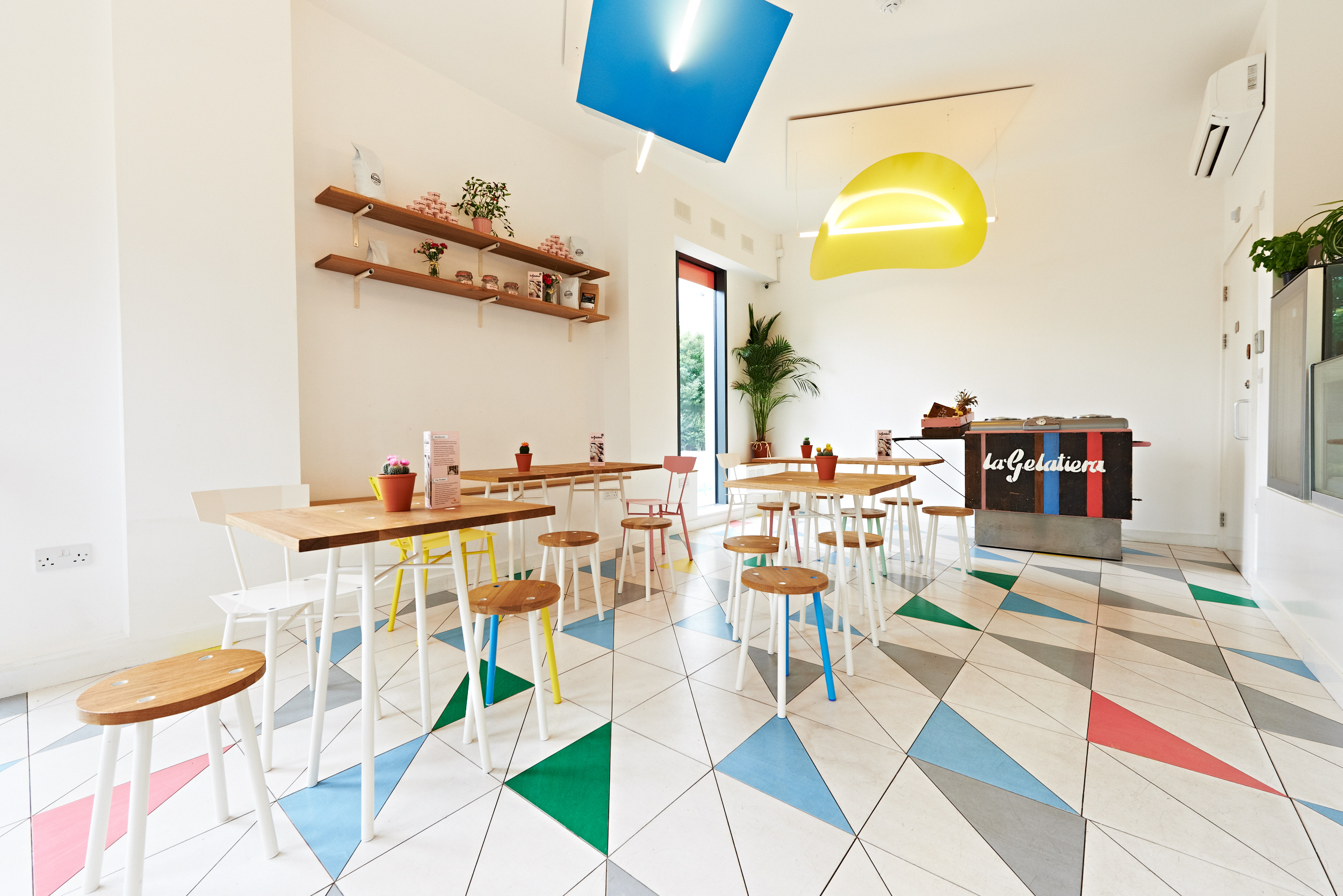 Gelato parlour / cafe - jer54xu5sra.jpg