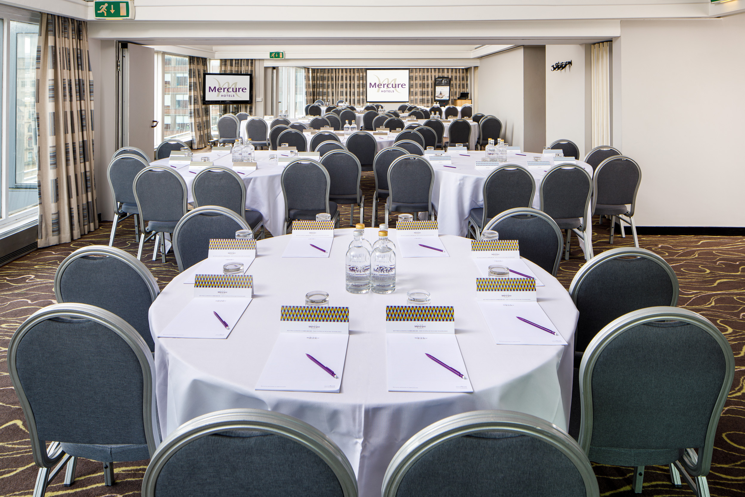 Park Suite at Mercure Manchester: modern meeting space with round tables for professional events.