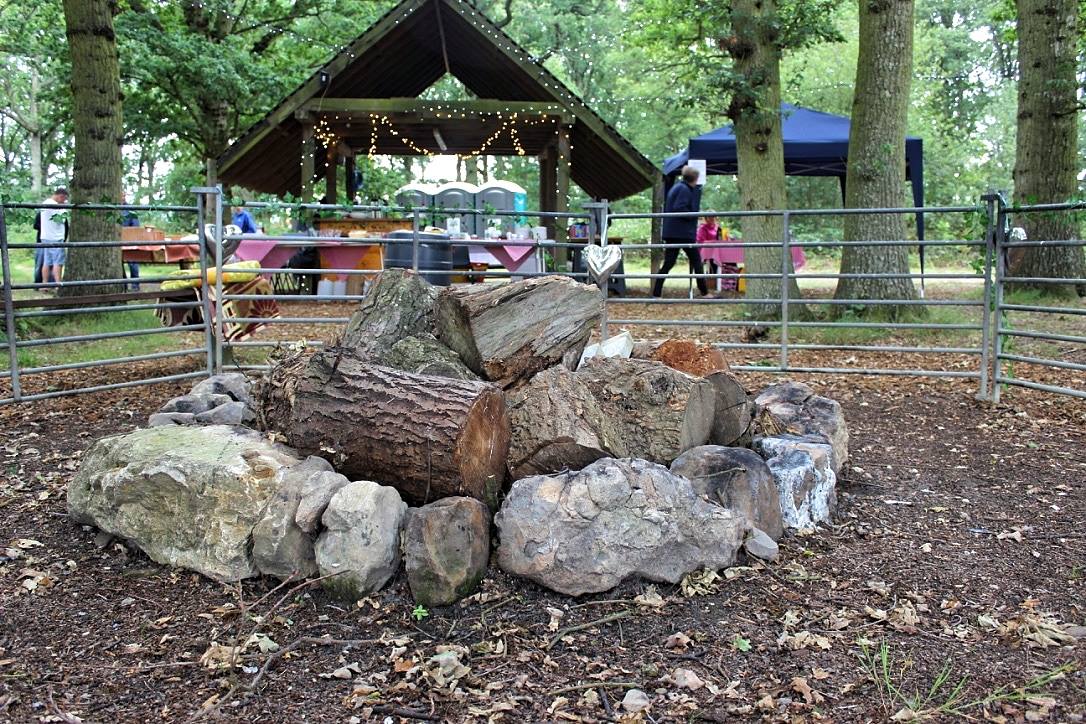 Rustic outdoor wedding venue with fire pit at Roundoak Farm, ideal for events and retreats.