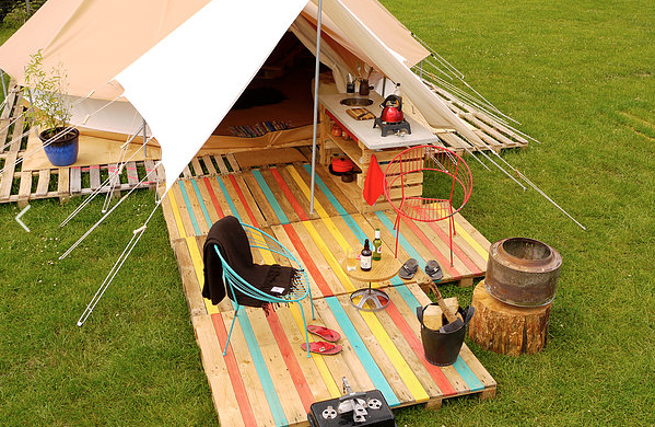Cozy glamping setup at Roundoak Farm for unique outdoor weddings and events.