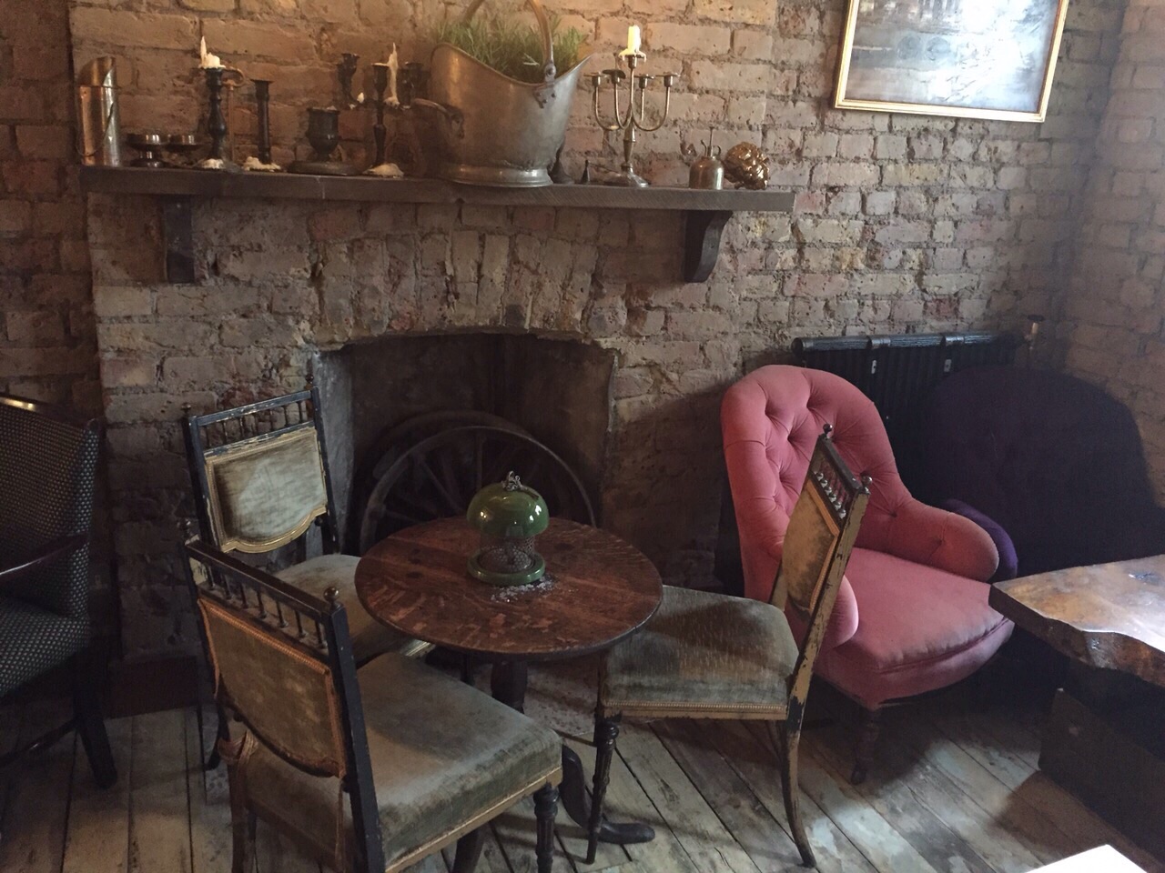 Cozy rustic meeting space with vintage furniture for creative events at Rullo's.