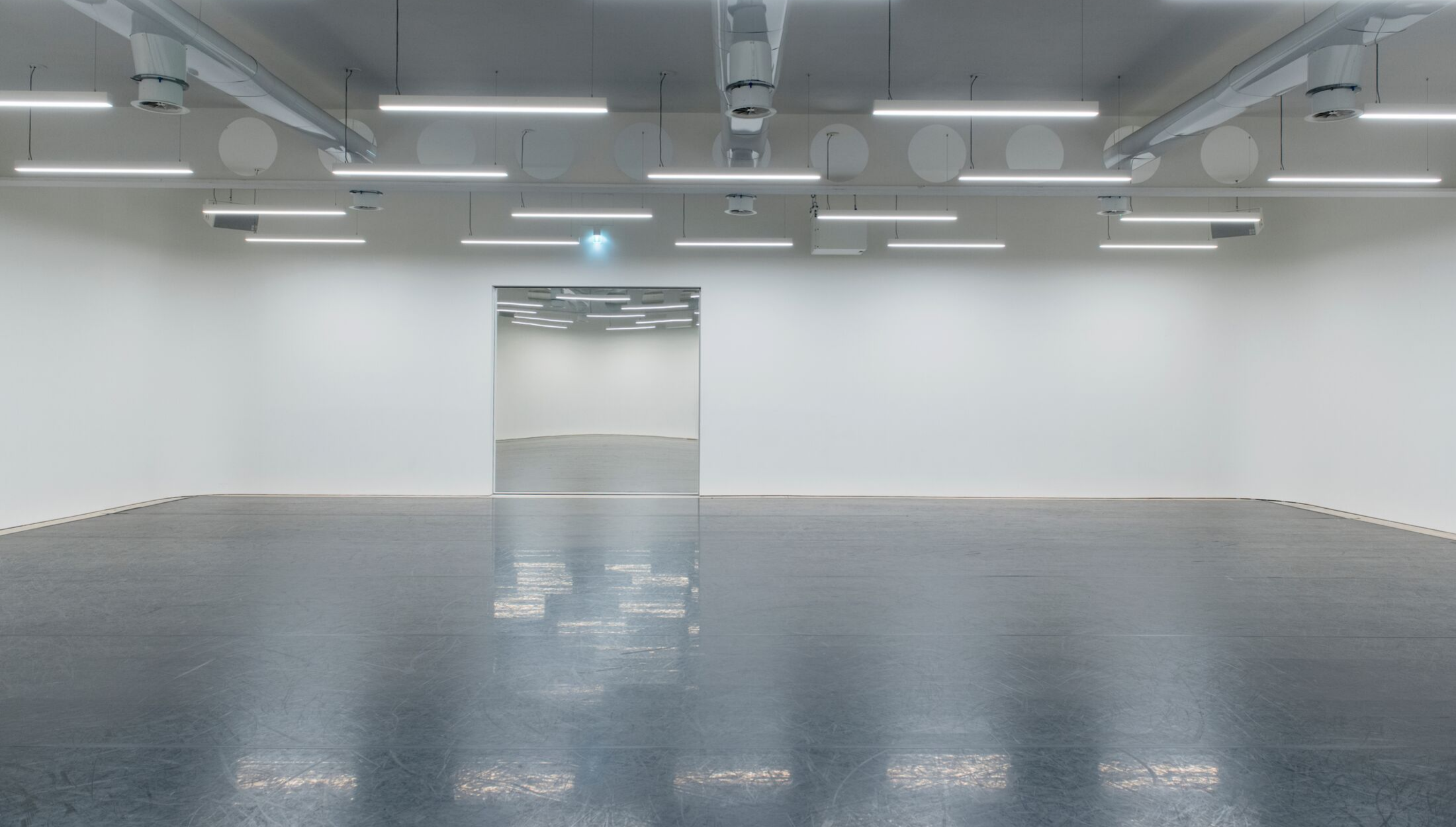 Spacious, well-lit Studio 3 for versatile conferences and workshops.