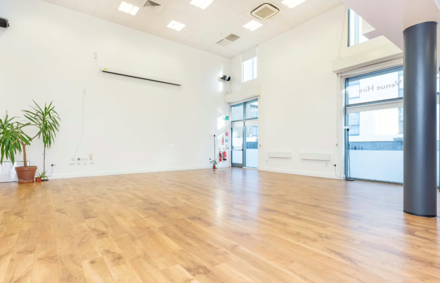 Main Room - 3a76b734-6fa5-456a-b09a-37f205869b35.png