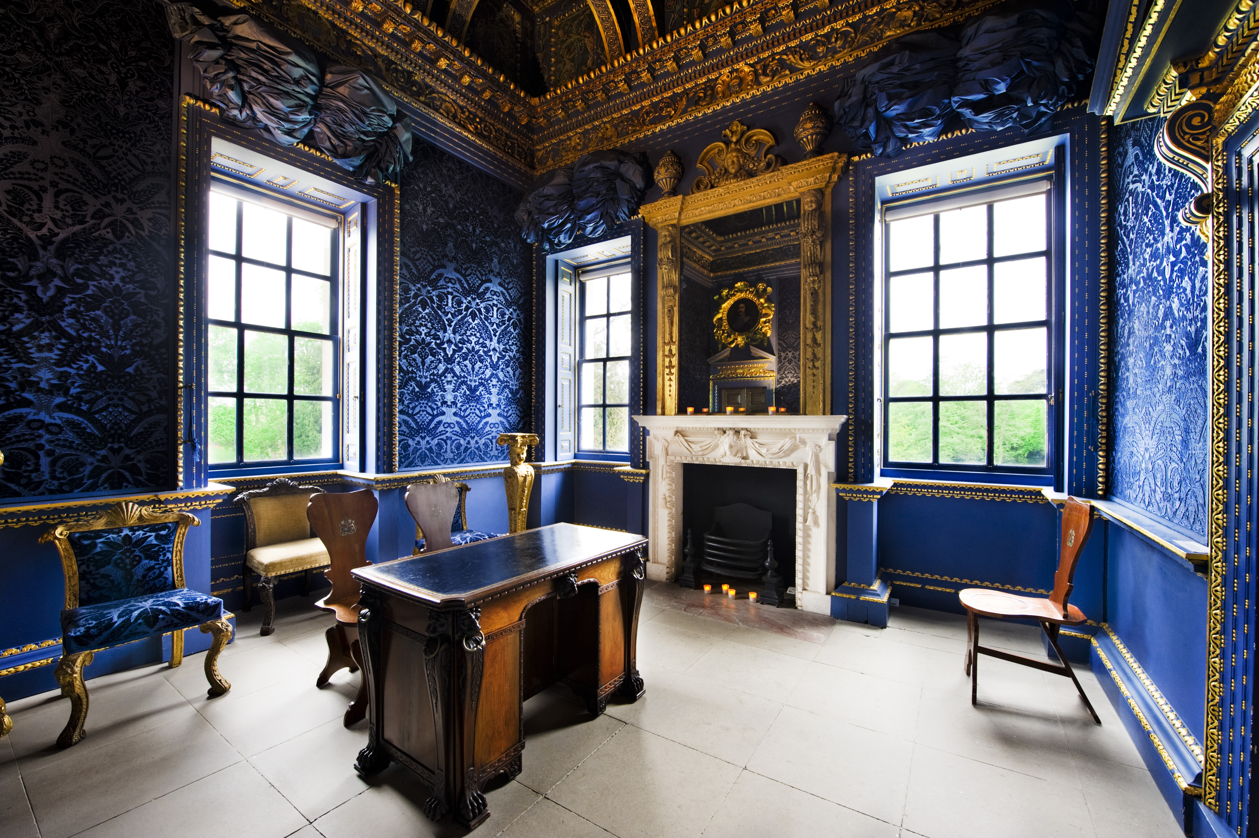 Chiswick House meeting room with blue walls, ideal for formal events and gatherings.