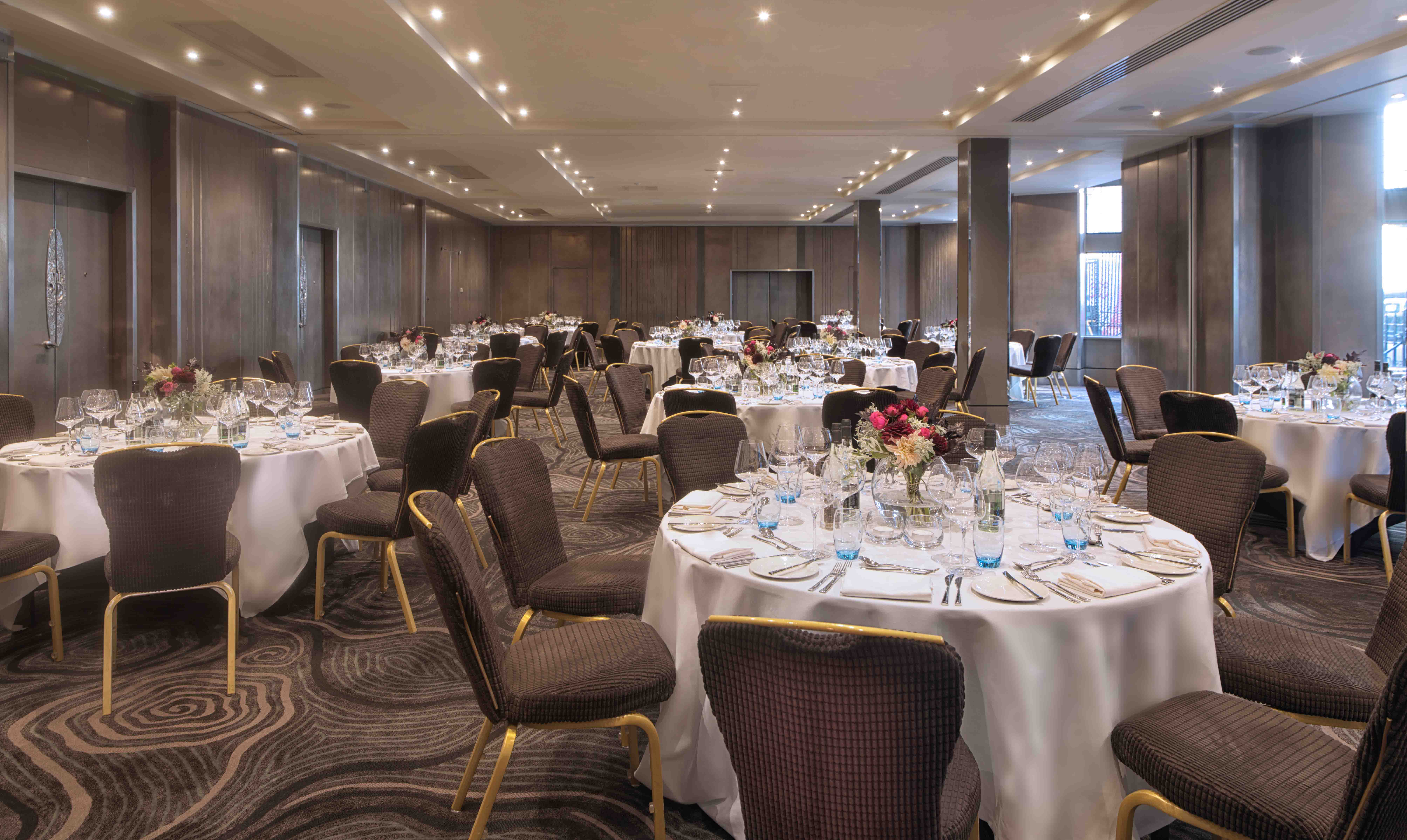 Folio Suite at Radisson Blu London: elegant event space for corporate gatherings.