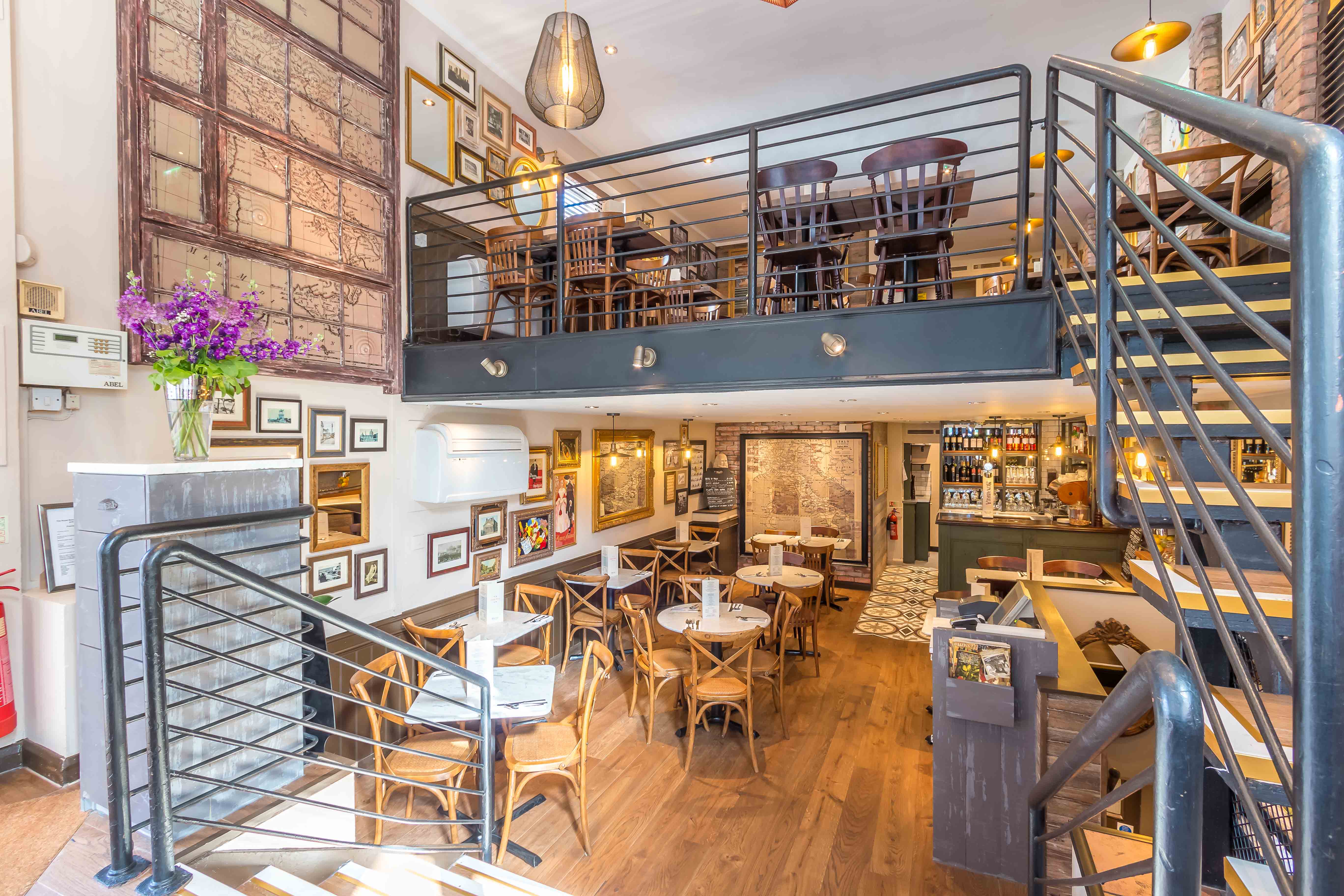 Stylish multi-level event venue in Bella Italia, South Kensington, perfect for gatherings.