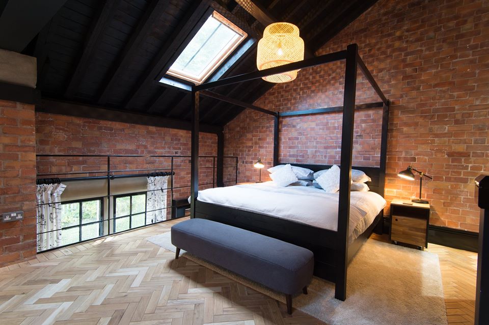 Exclusive Hire - owg53pj1jlx.jpg