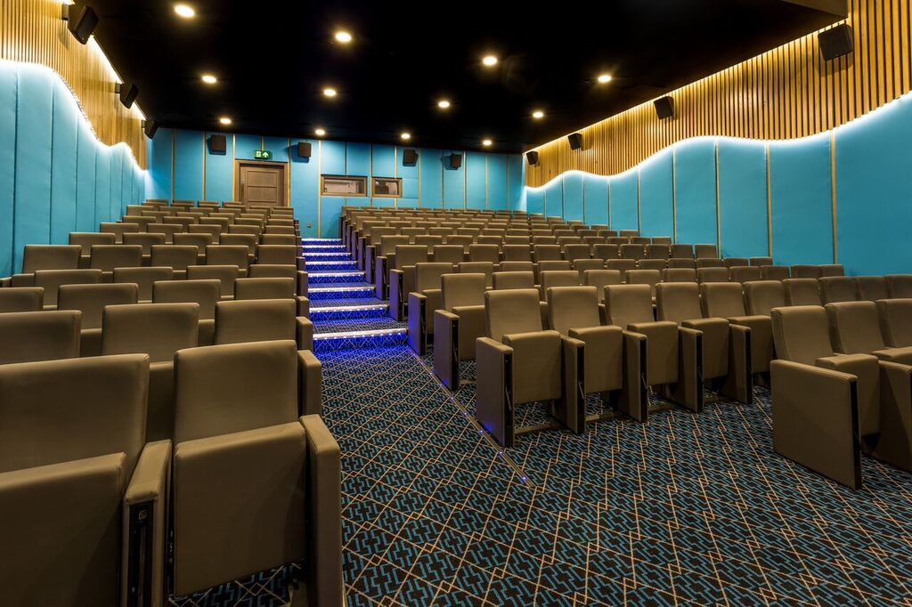 Screening Room - uhxzoja24ne.jpg