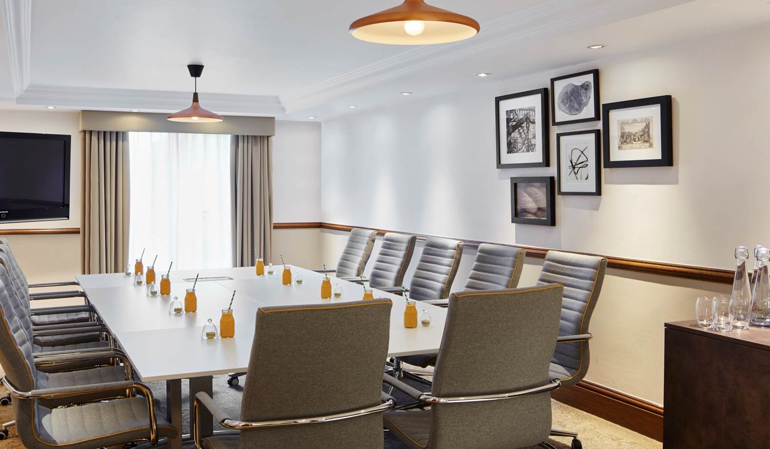 Westmacott Suite at London Marriott: modern meeting room with large conference table.