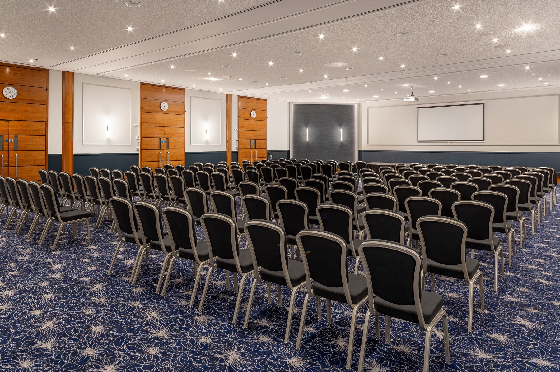 Desoutter Suite conference room at Sofitel London Gatwick, modern design for corporate events.