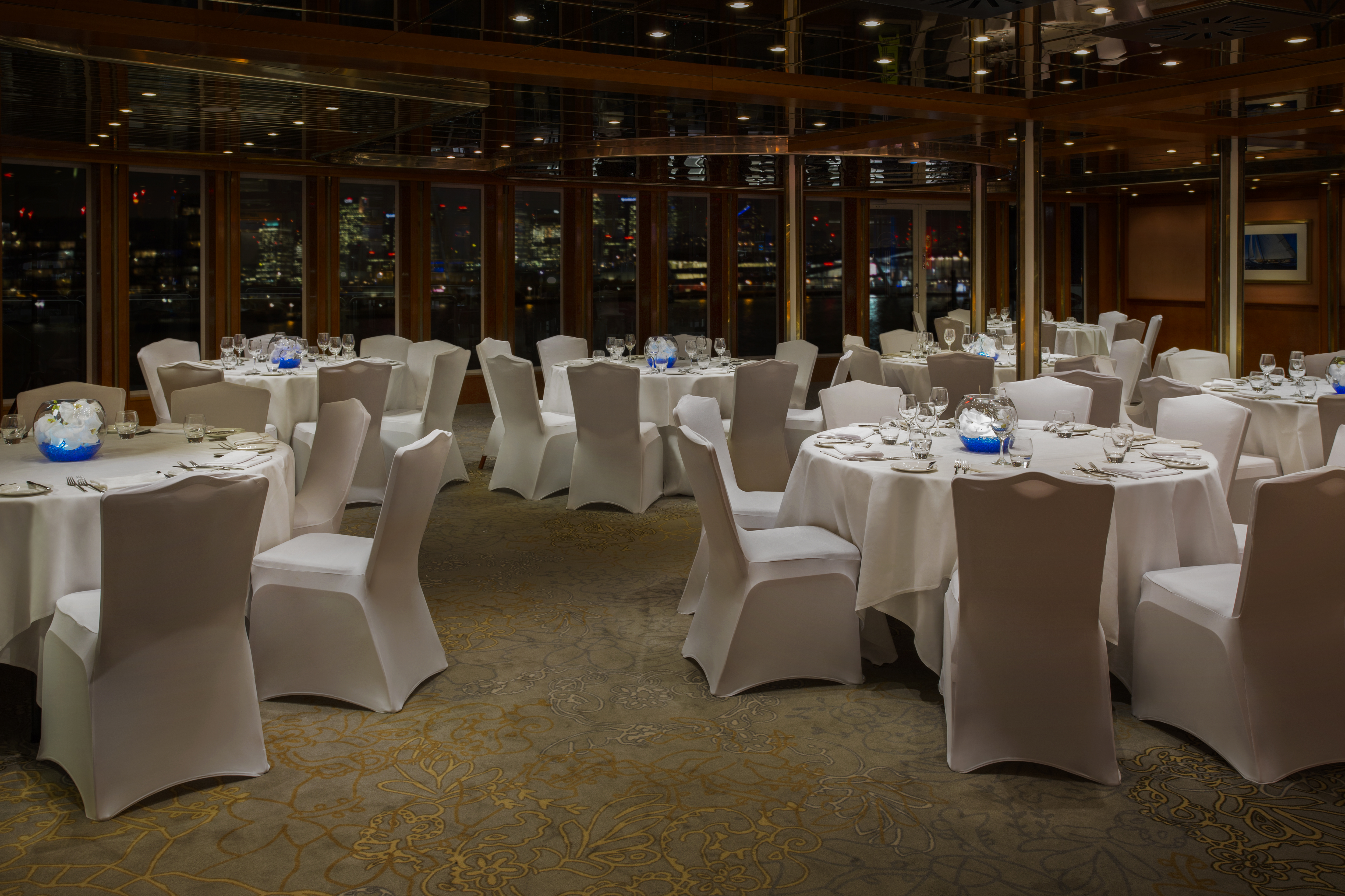 Exclusive Hire - xh0otjyftxs.jpg