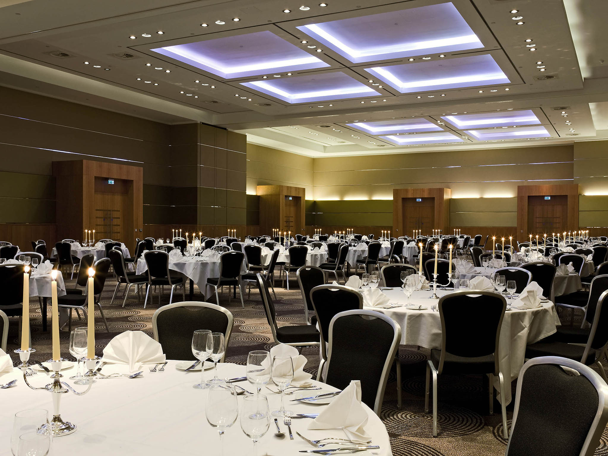 Elegant banquet setup in Arora Ballroom, Sofitel London Heathrow for corporate events.
