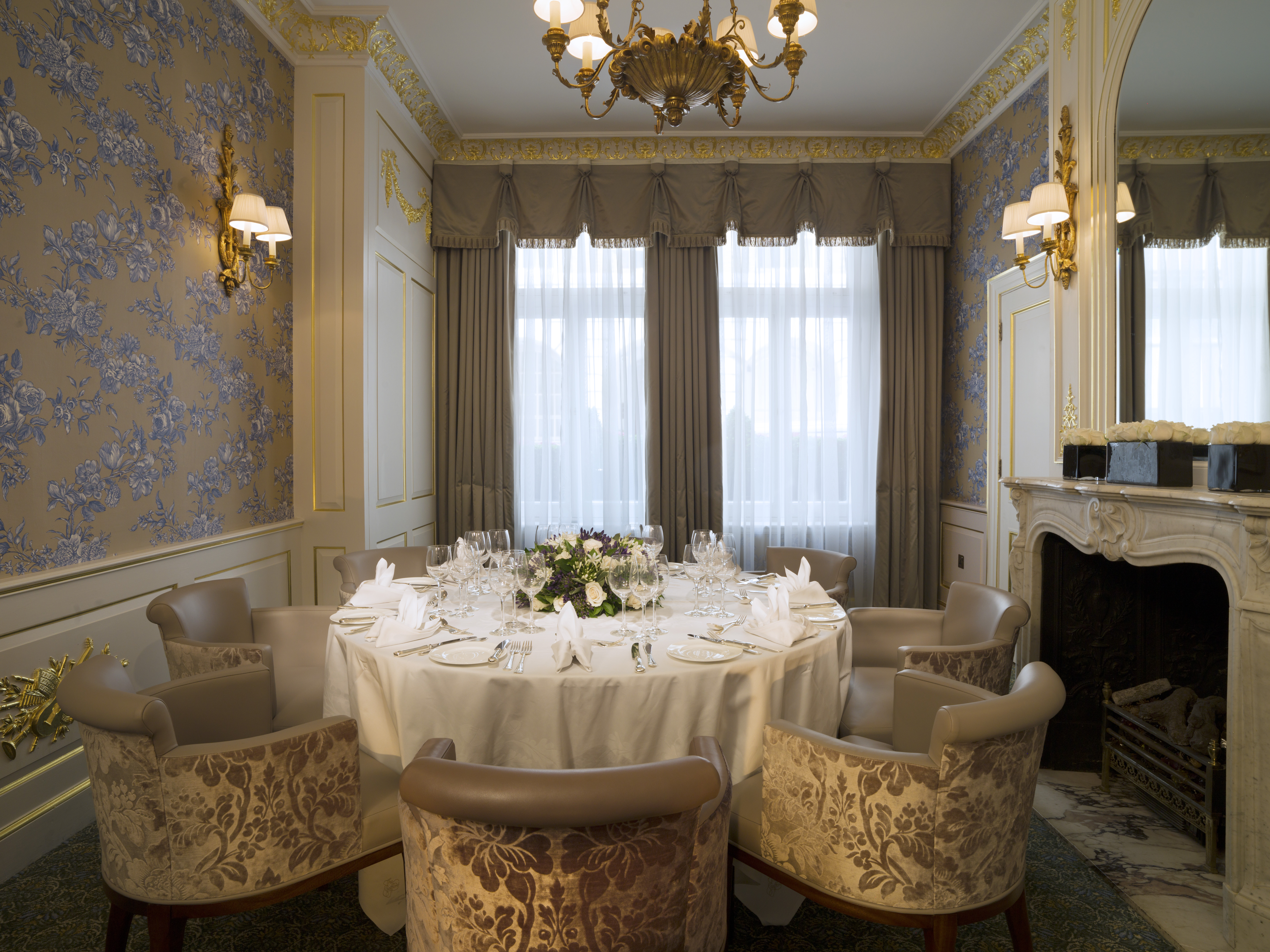 Elegant dining room in The Pink Room, perfect for corporate dinners and exclusive events.