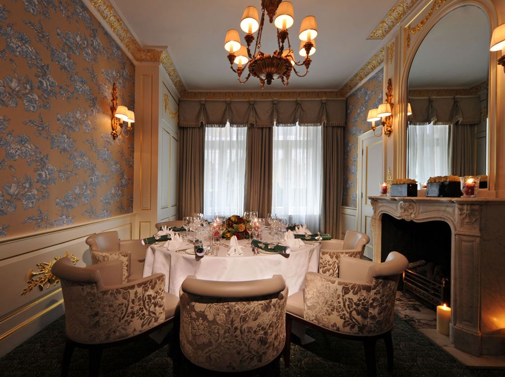 Elegant meeting space in The Pink Room, Stafford London for corporate events and private dinners.