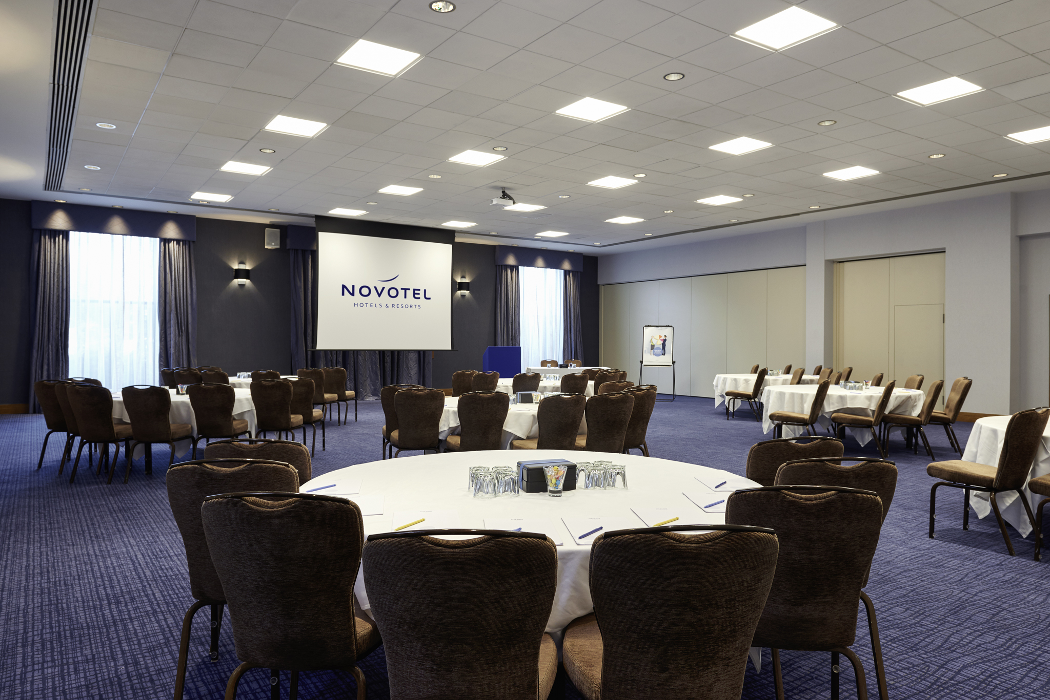Albury Suite at Novotel London Stansted: bright meeting room for workshops and presentations.