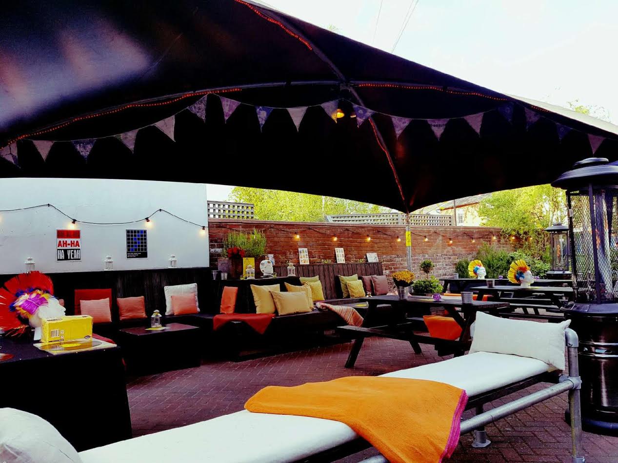 Stylish outdoor event space with lounge seating, ideal for casual gatherings and networking.