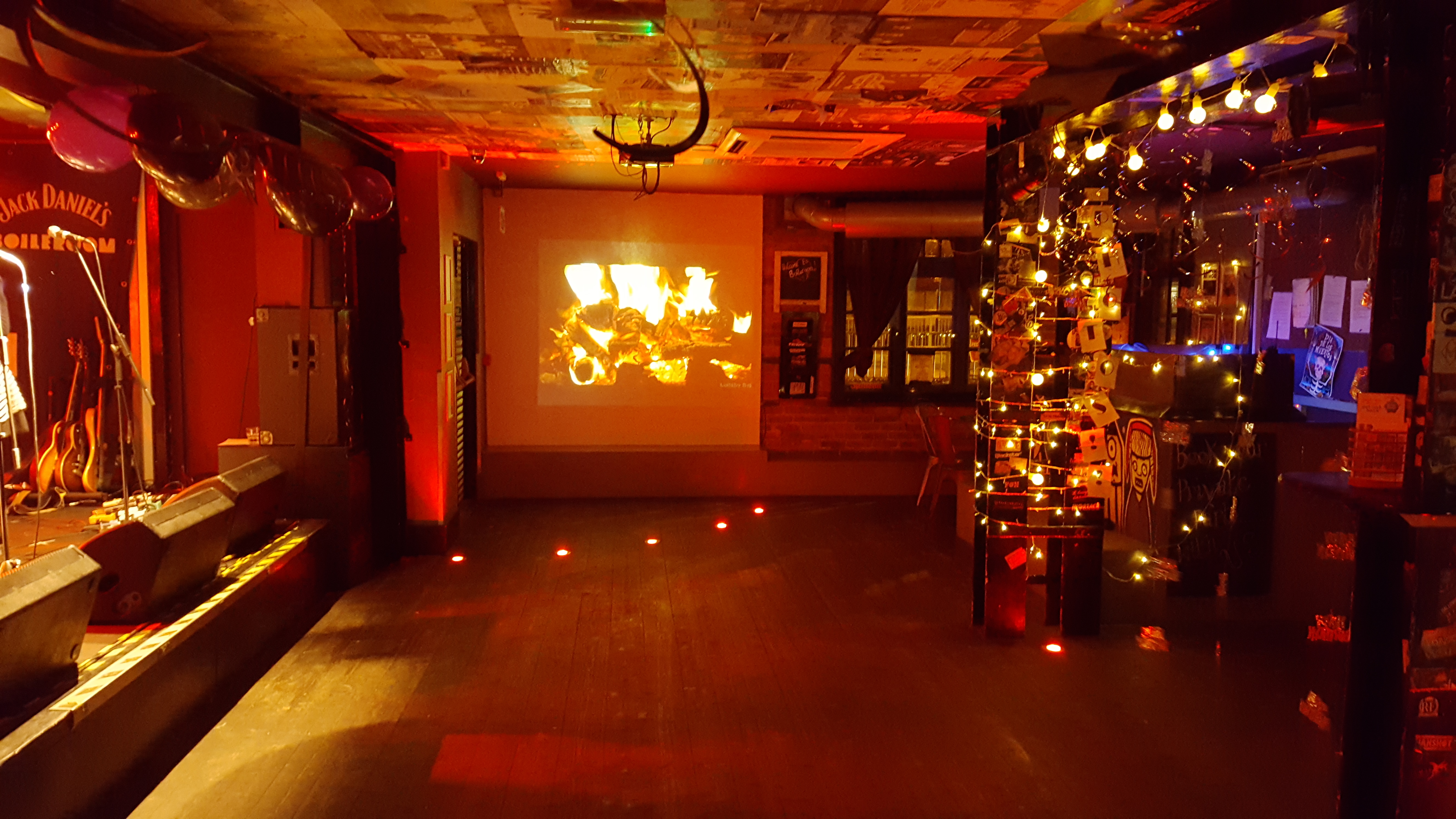 Main Room - eosgx05ilo2.jpg