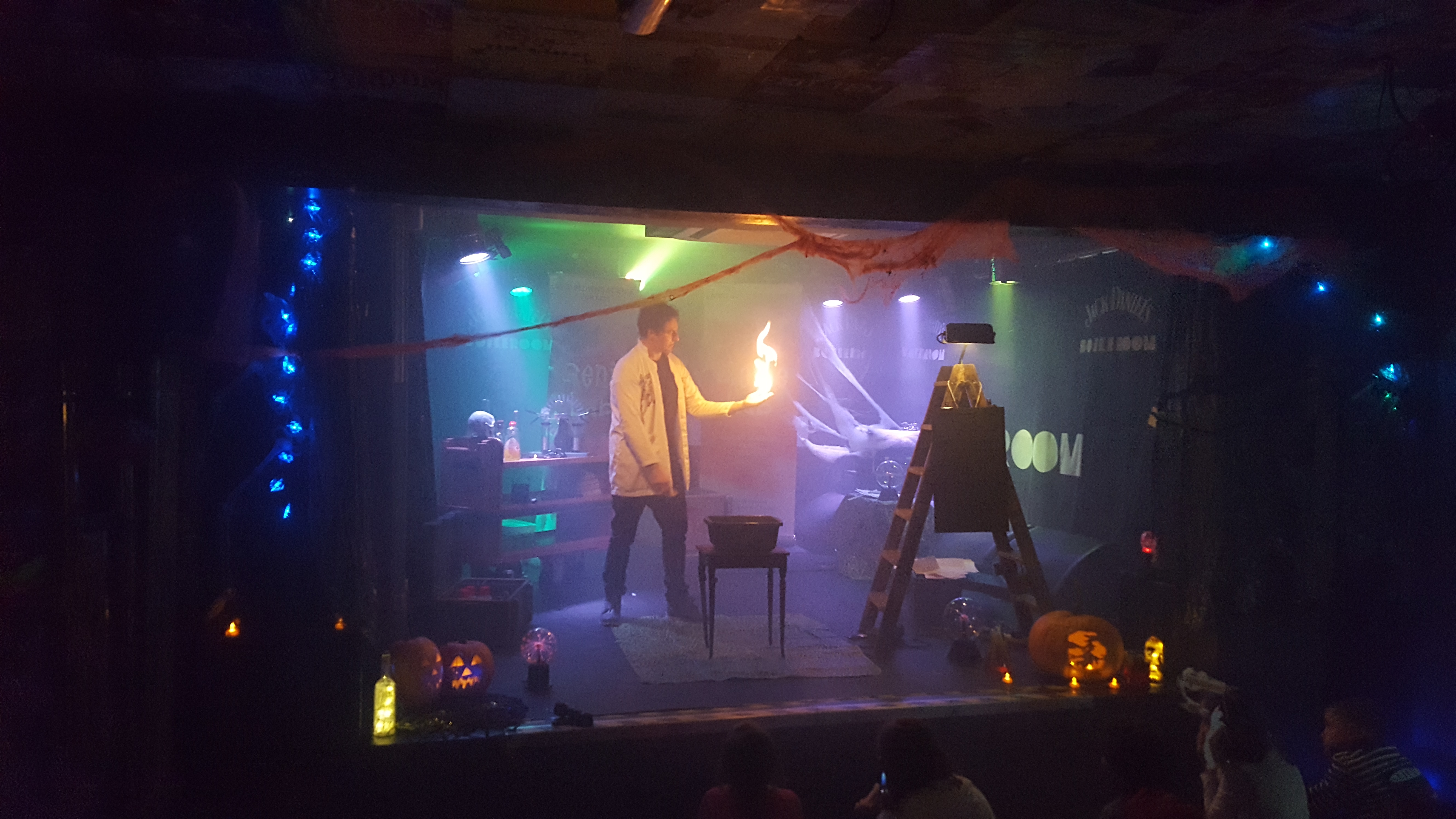 Main Room - kzrcknejuph.jpg