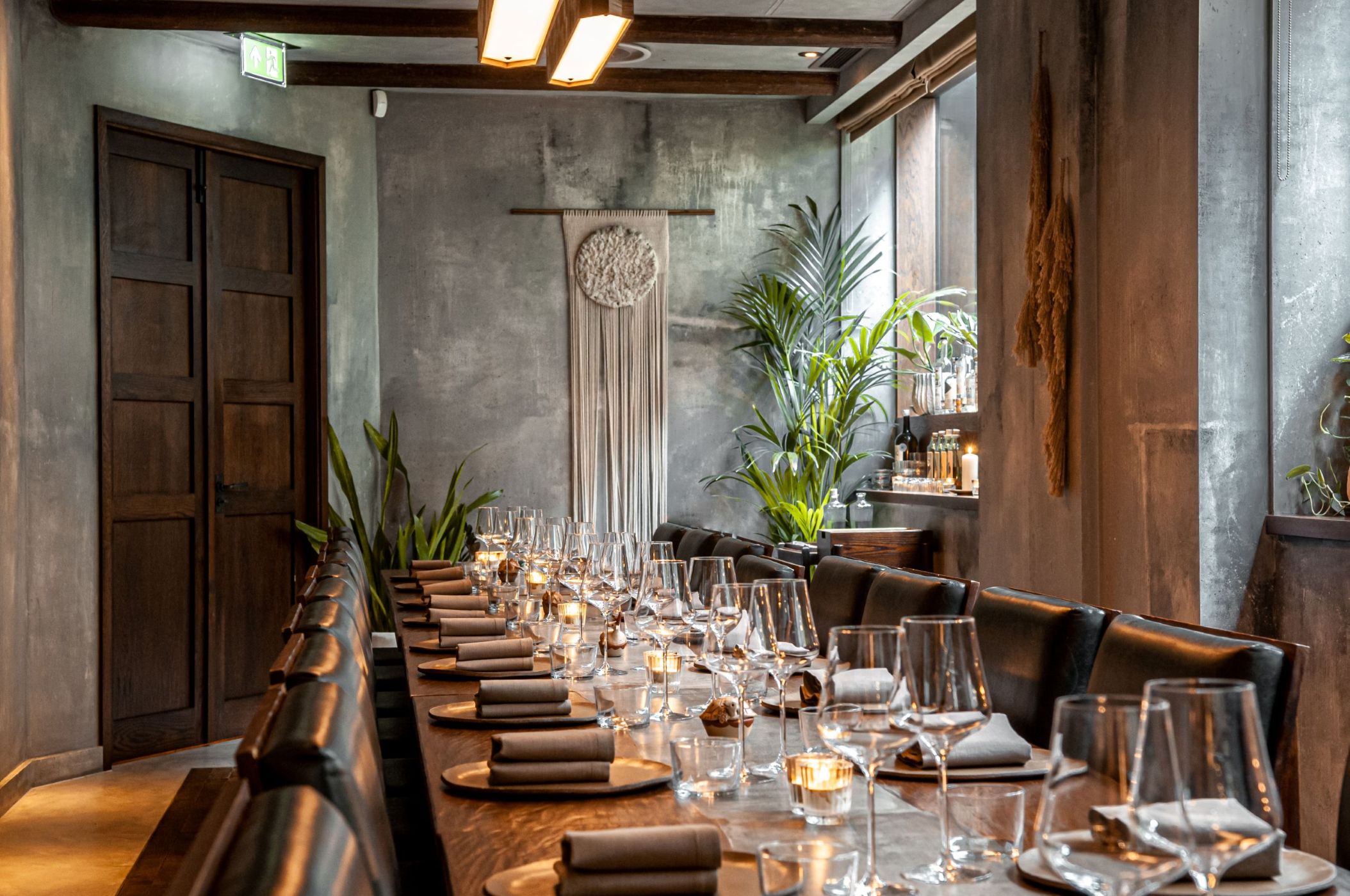 Chef's Table in KOL: Elegant long table setup for executive meetings and private dinners.