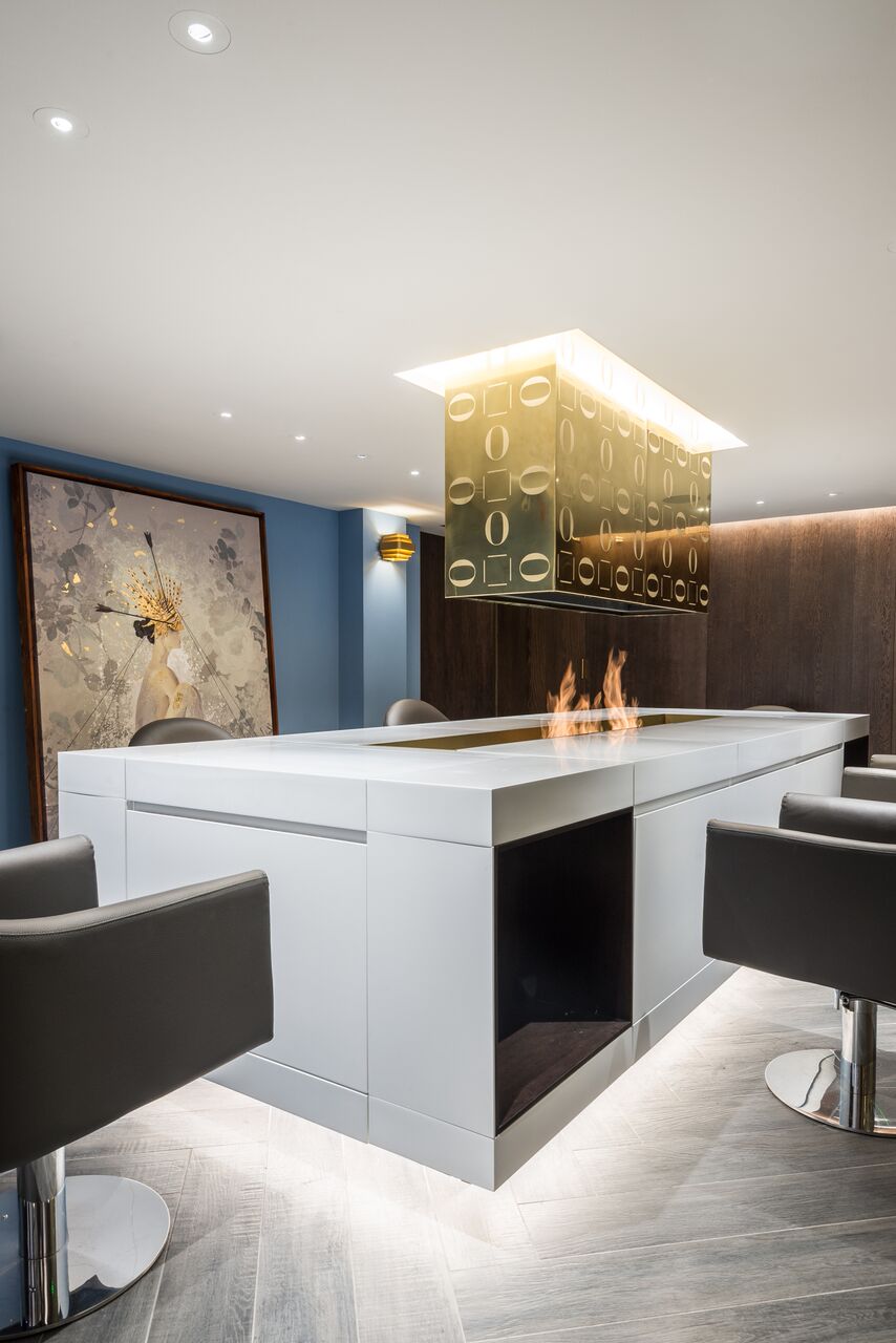 Modern meeting space in SALON64 with a central fire table for creative brainstorming.