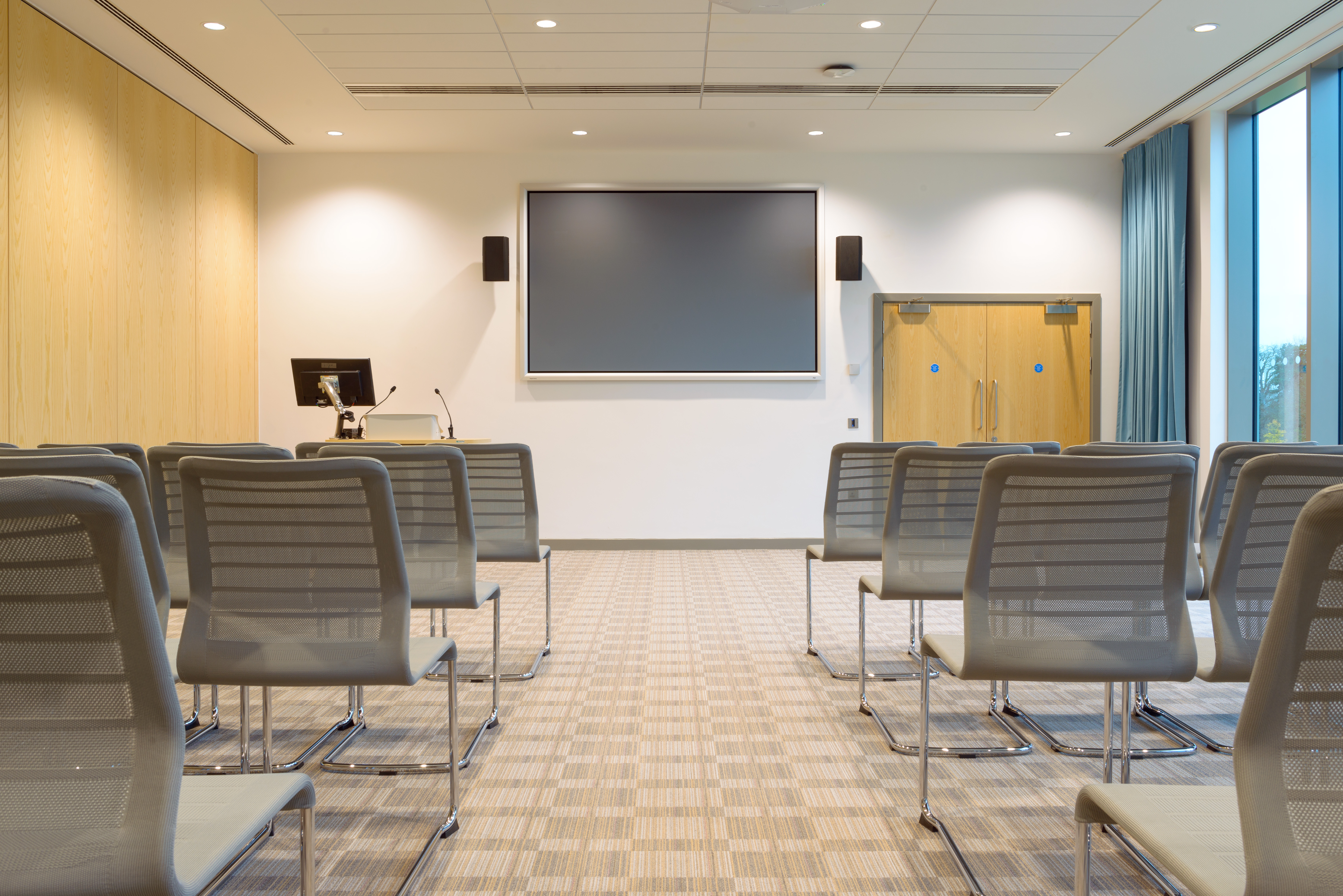 Modern meeting room in King's Hedges, Cambridge, ideal for presentations and workshops.
