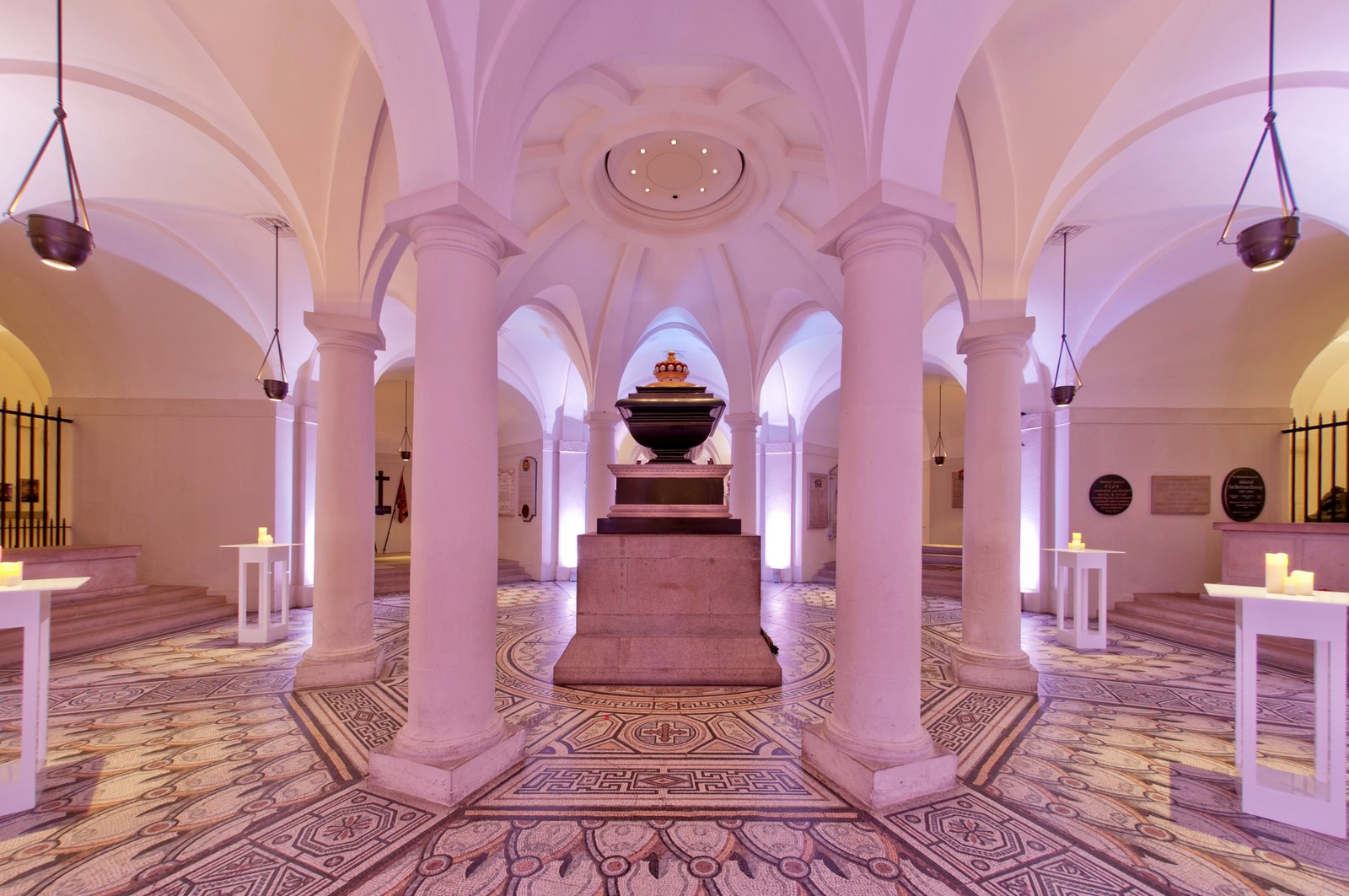 Nelson Chamber in St. Paul's Cathedral: elegant arches, ideal for upscale events and receptions.