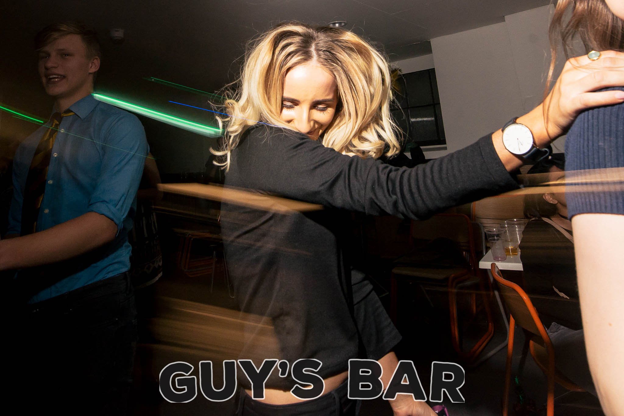 Guy's Bar - fn3wf5rnwde.jpg