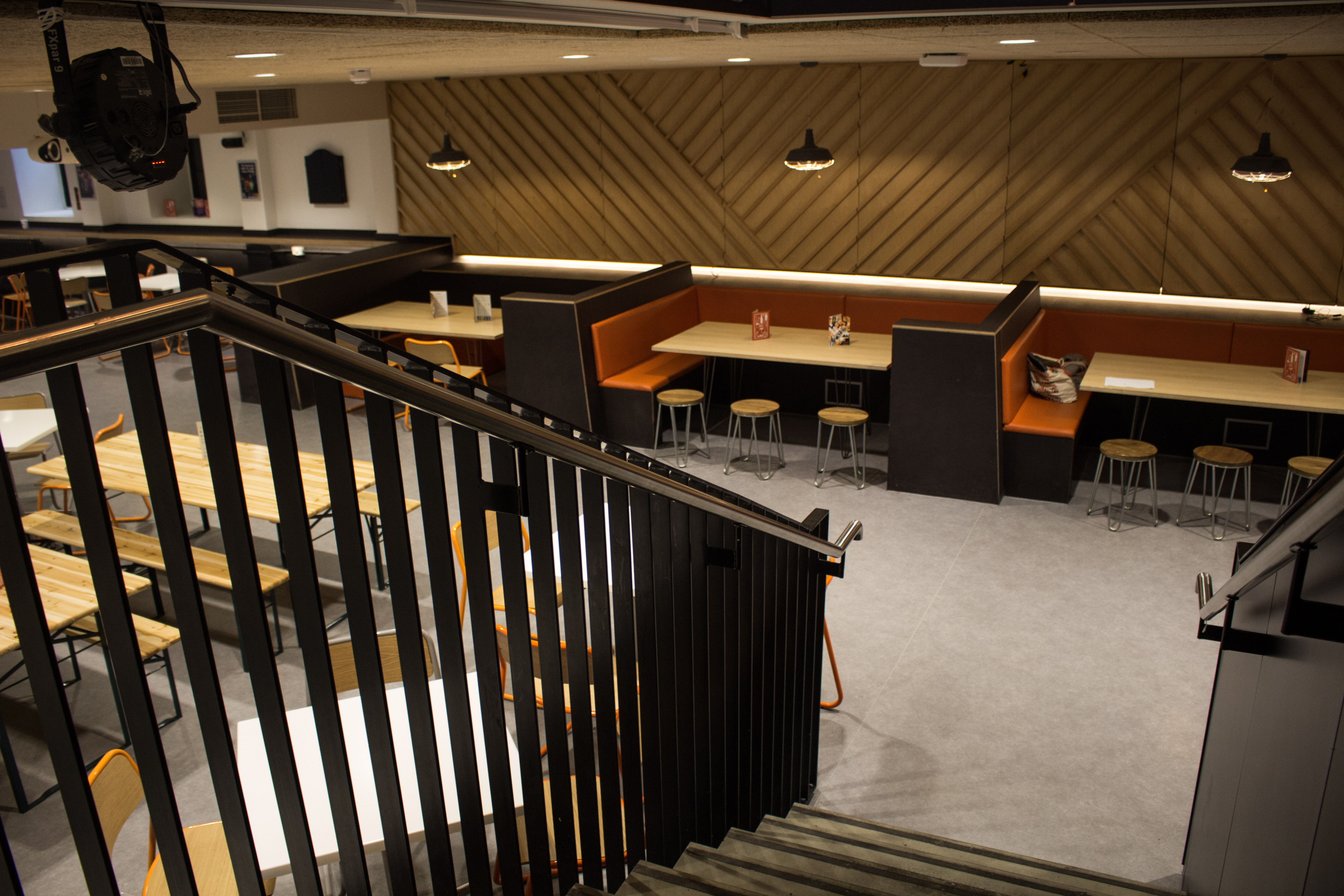 Guy's Bar - kbakfyzn4c1.jpg