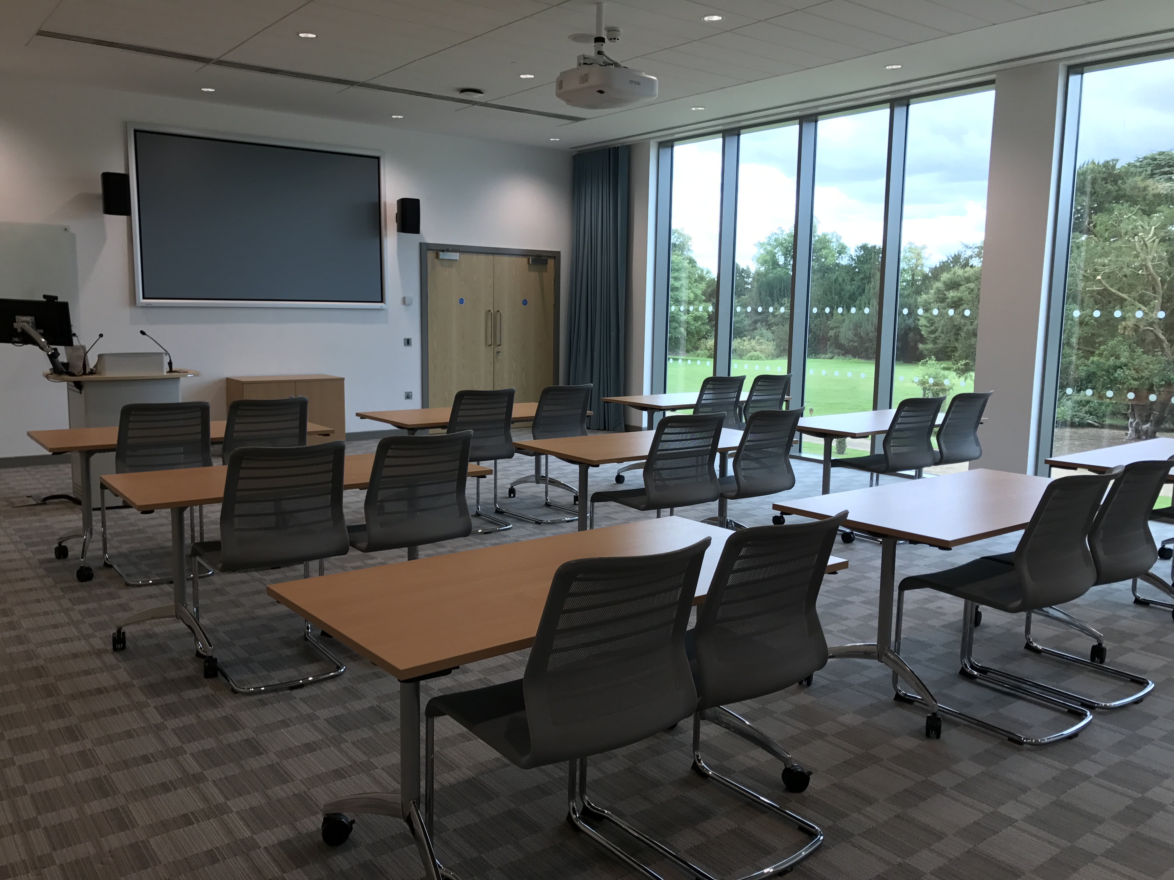 Flexible meeting room in King’s Hedges, Cambridge, ideal for workshops and training.