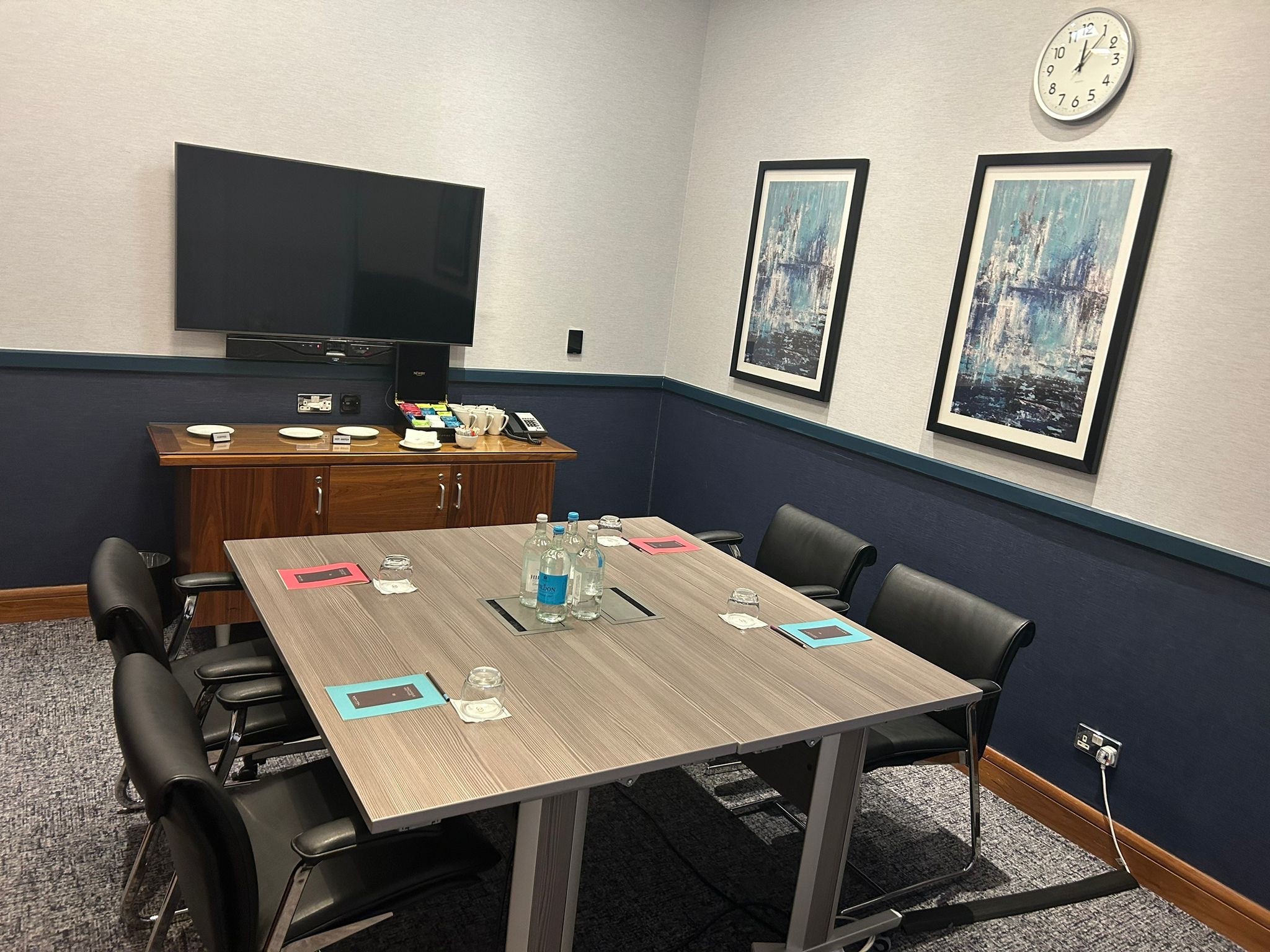 Modern meeting room at Sofitel London Gatwick, ideal for small gatherings and presentations.