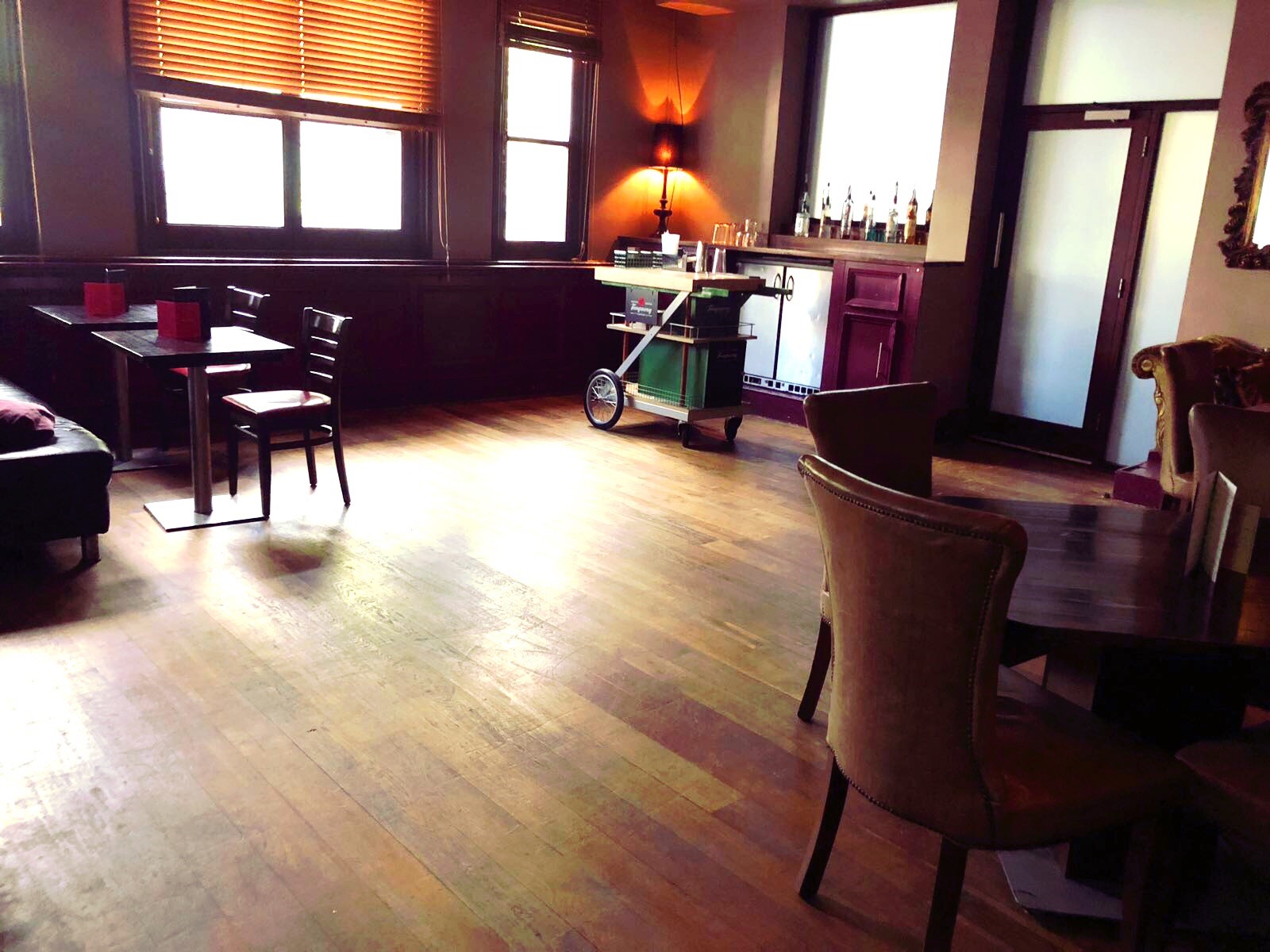 The Cube in Ruby Blue: versatile event space with warm lighting for gatherings and networking.