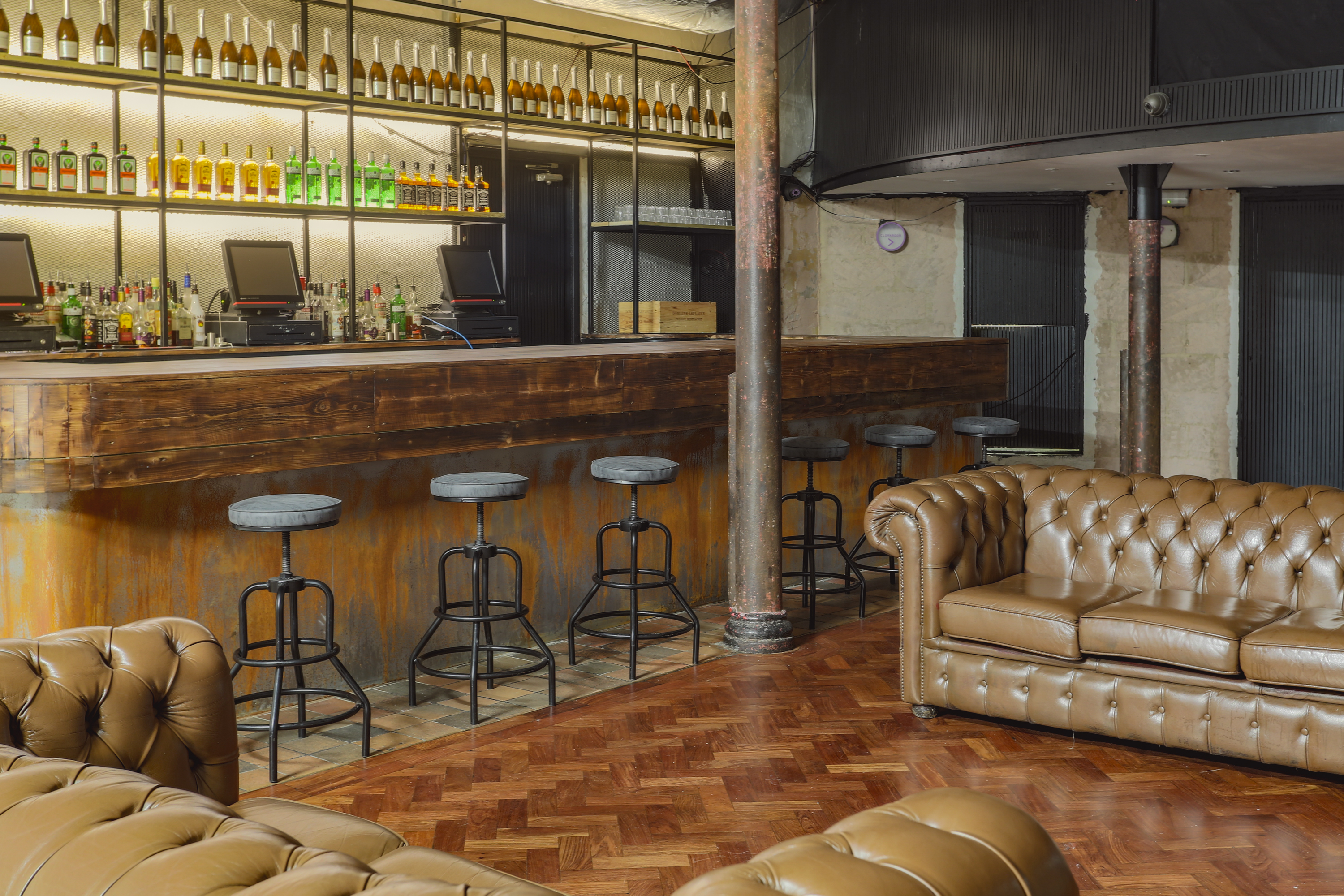 Stylish bar at 93 Feet East, perfect for networking events and casual gatherings.