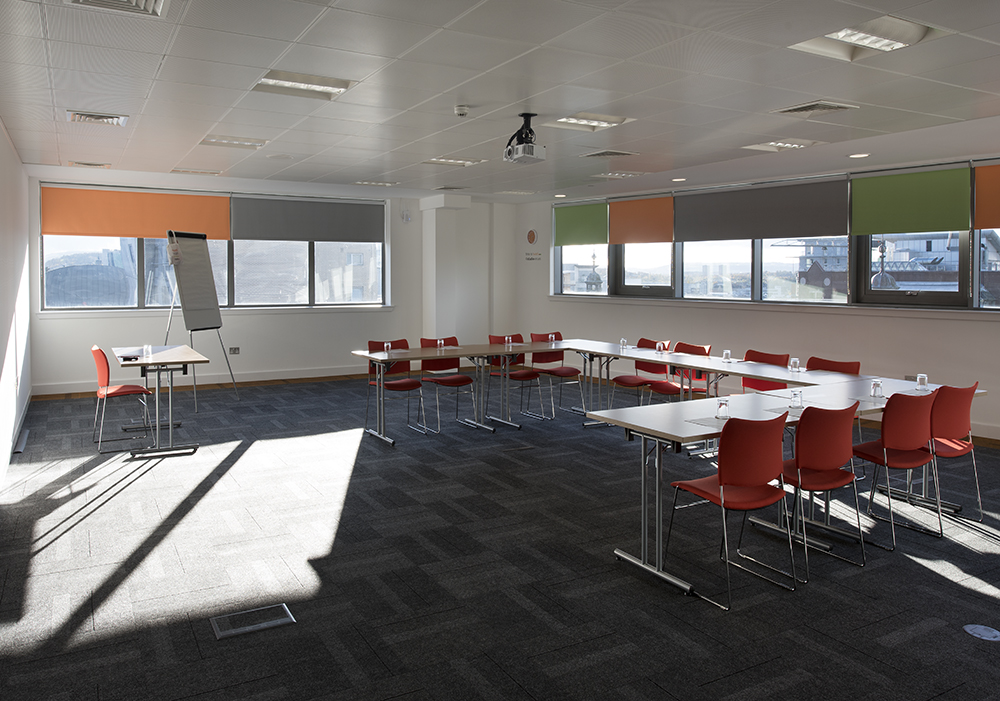 Proclaim meeting room in Glasgow with modern seating, ideal for collaborative events.