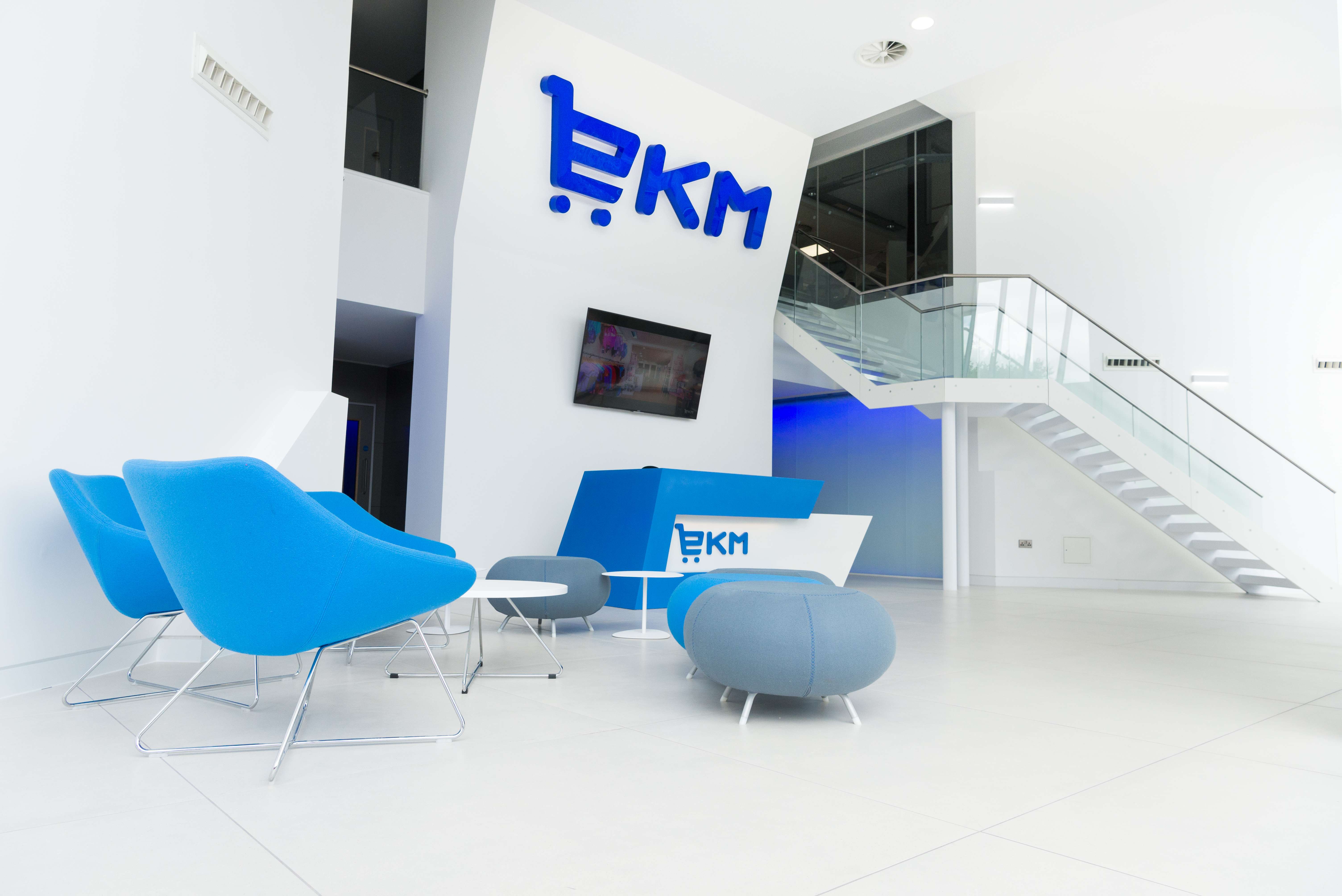 Modern reception area in EKM auditorium, ideal for corporate meetings and events.