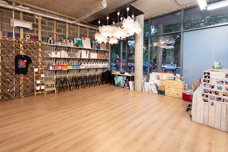 Versatile event space in Studio 249 with natural light, ideal for workshops and gatherings.