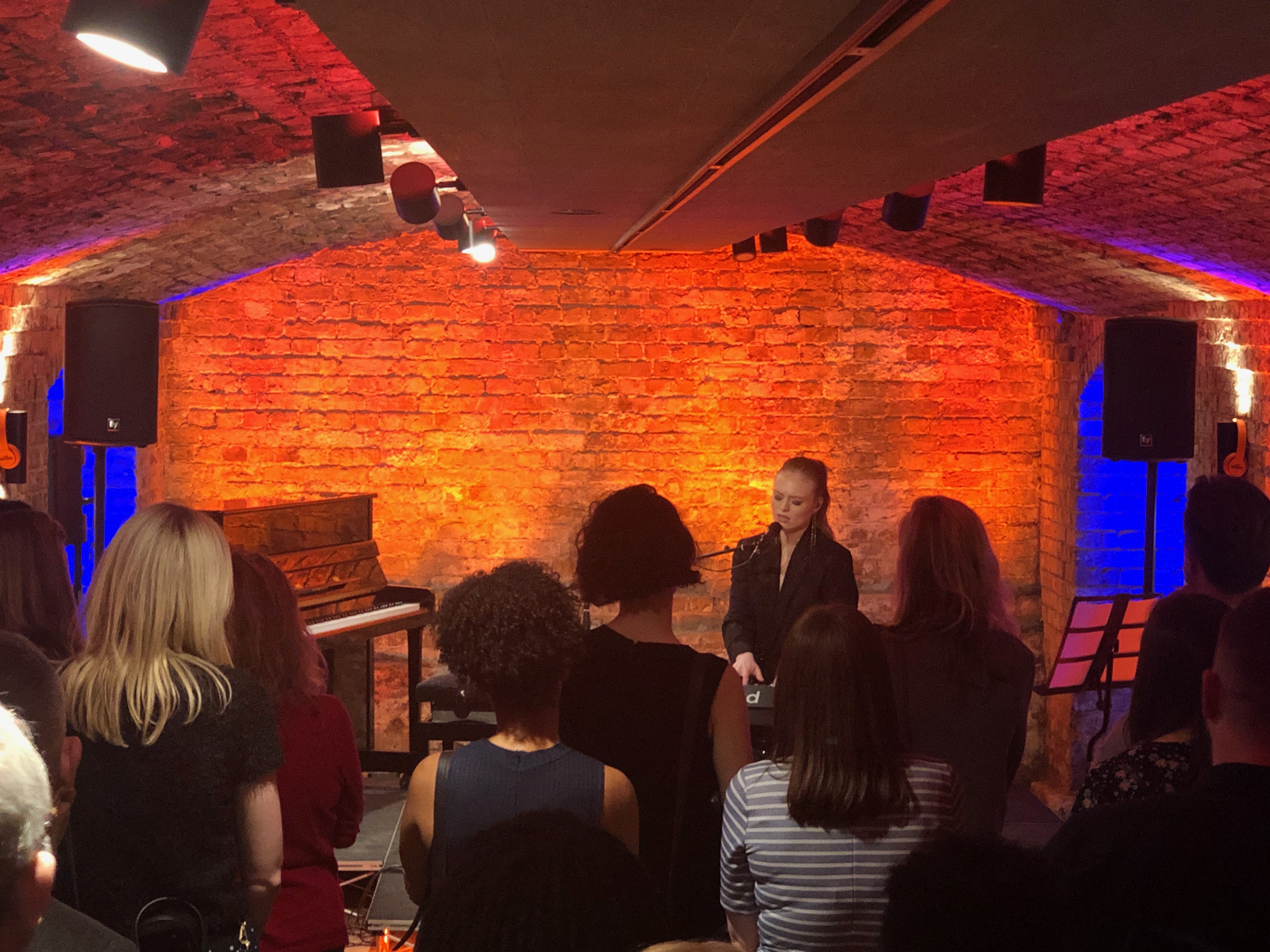 London Bridge Arches - 4nbwhplopja.jpg