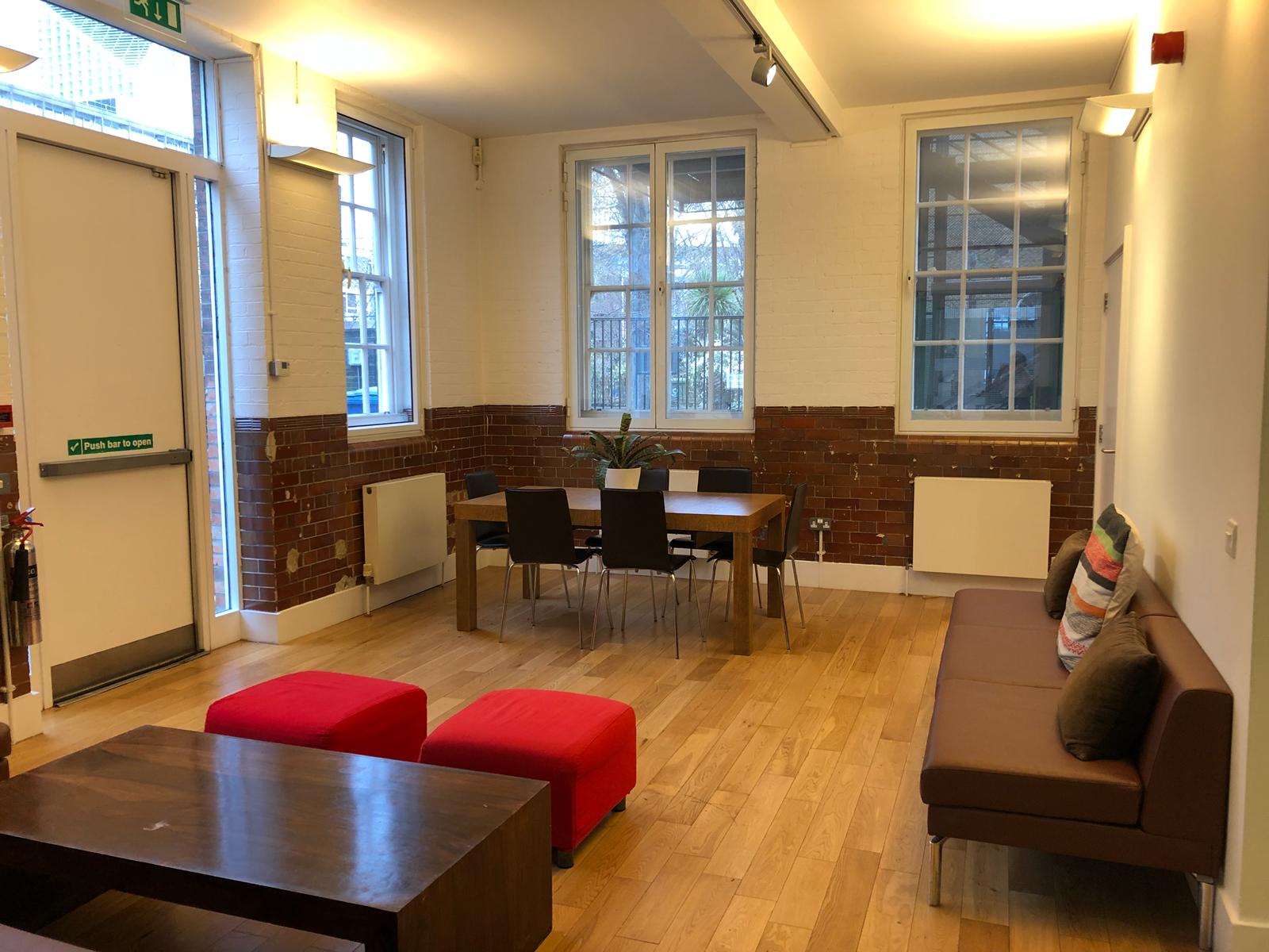 Parlour - 5heg4ebmsmk.JPG