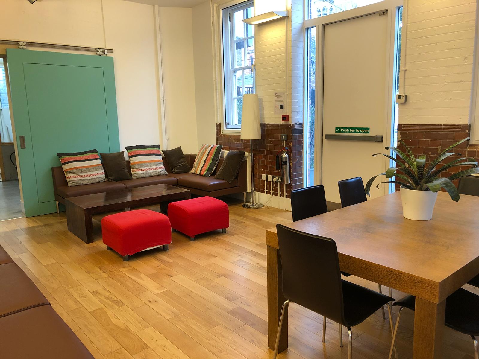 Parlour - 5hhjyrp2len.JPG