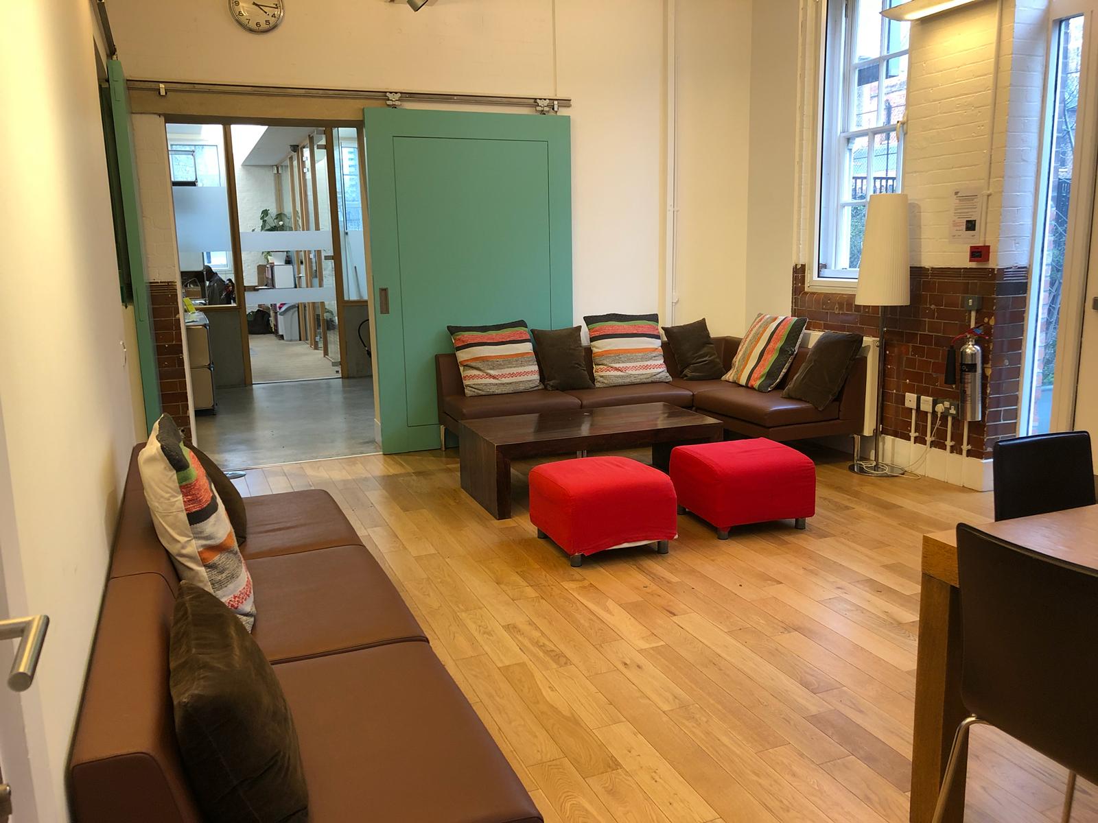 Parlour - hf1q5x1ttnn.JPG