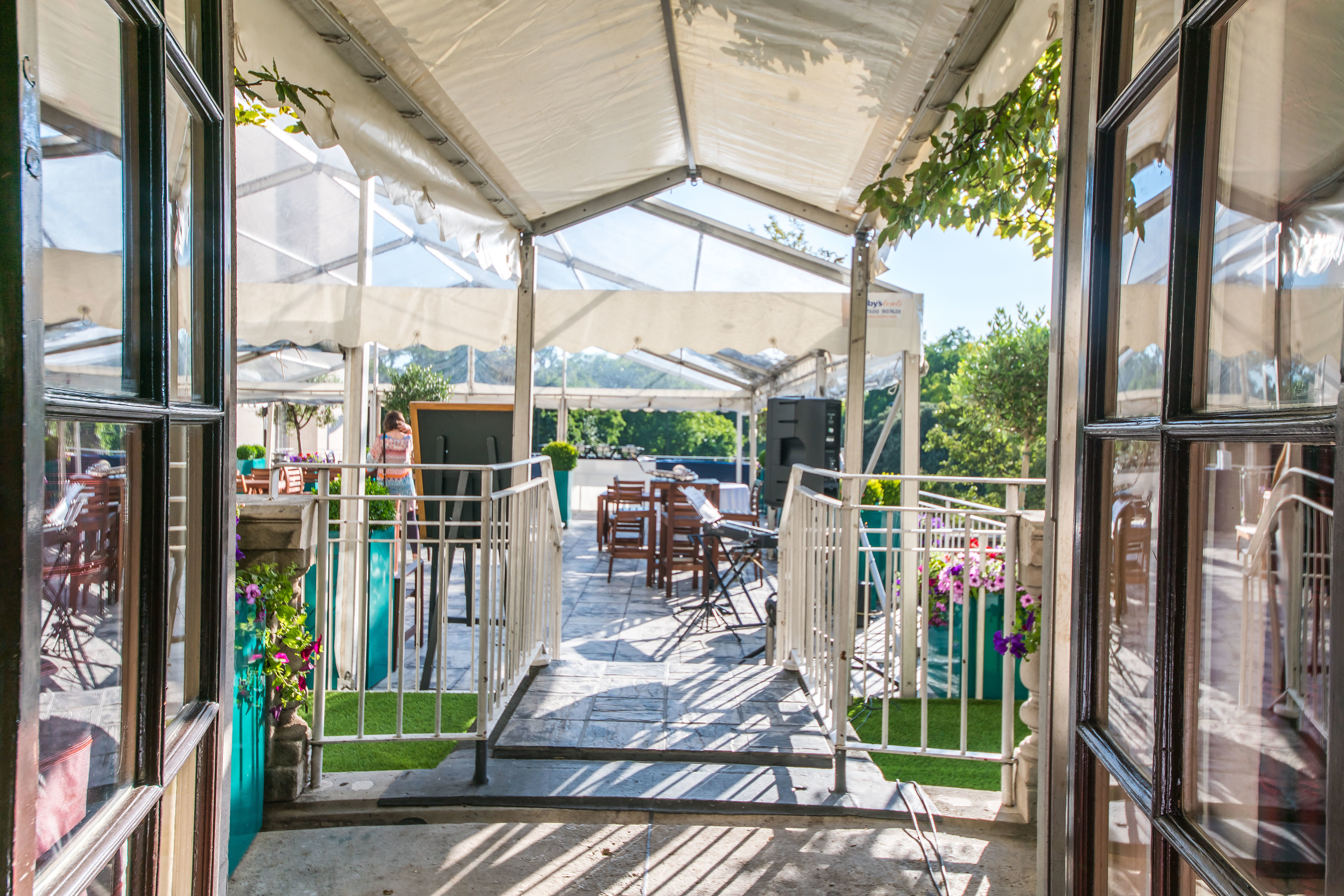 Summer Parties - 4hzhtsoa2xl.jpg