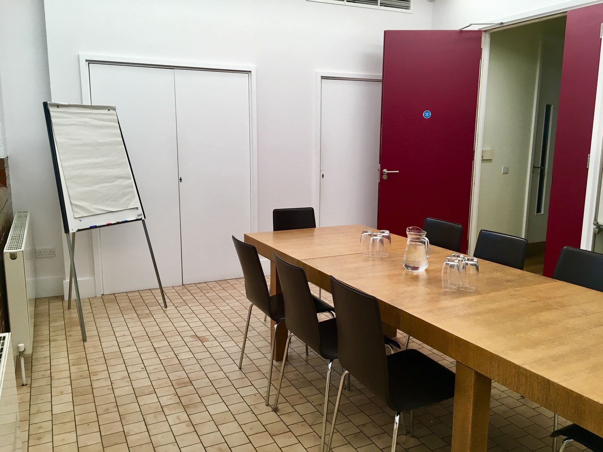 Spacious meeting room at Siobhan Davies Studios with wooden table for workshops and strategy sessions.