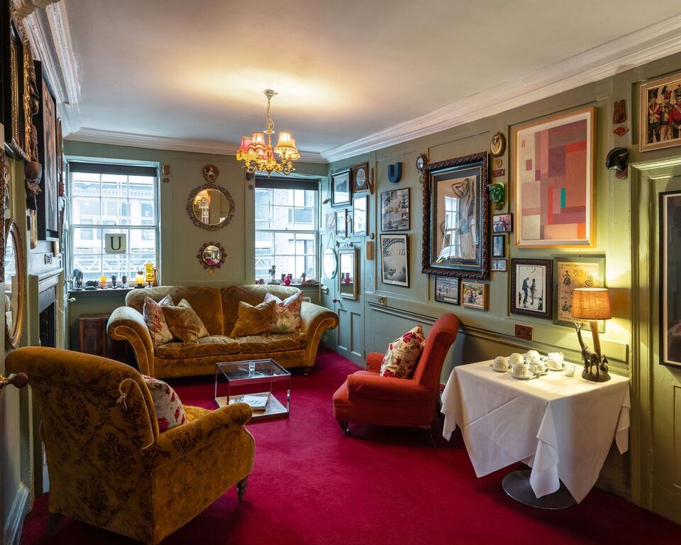 Cozy lounge in The Union Club, ideal for intimate meetings and networking events.