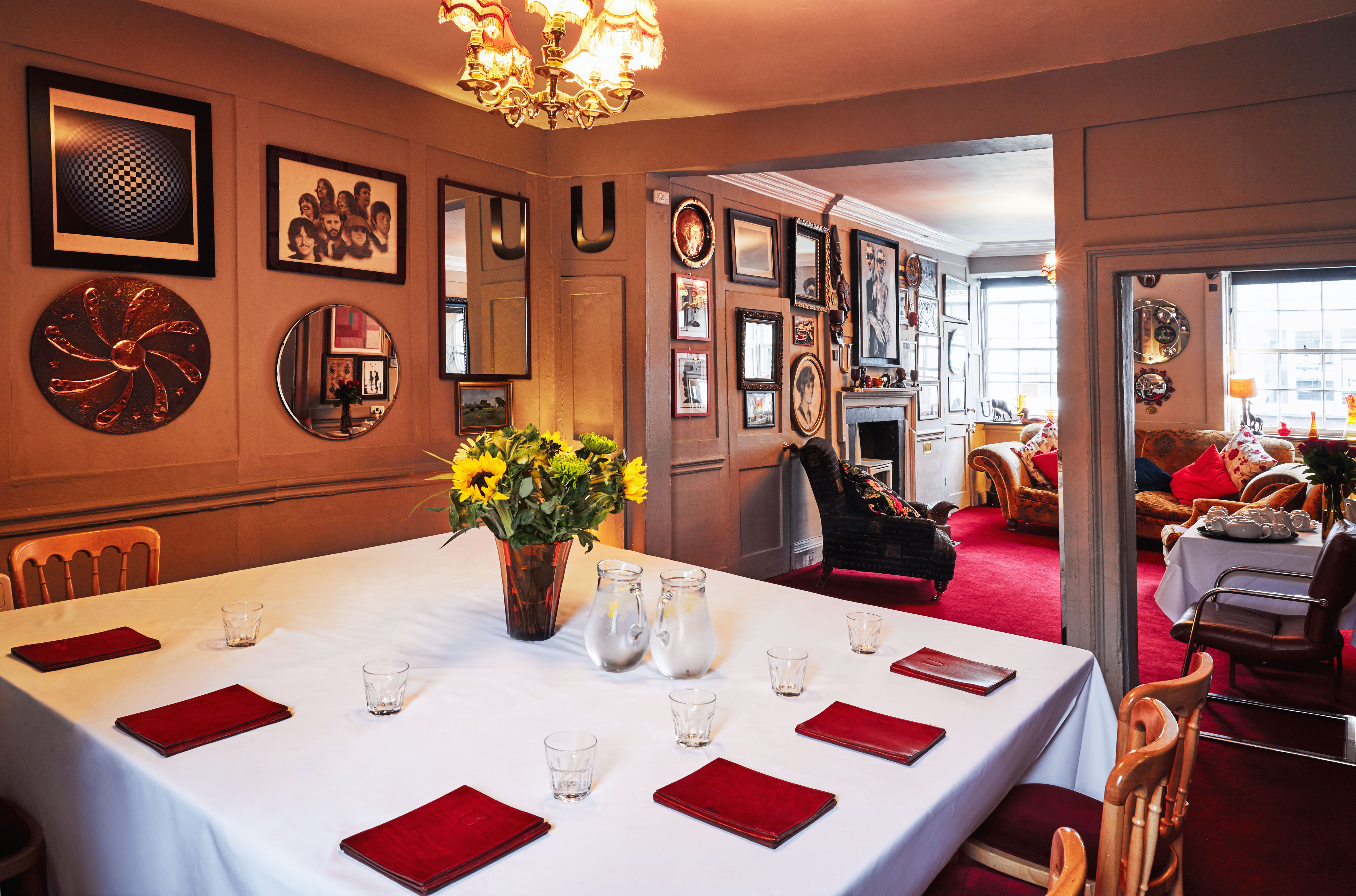 Cozy meeting room with round table at The Union Club, ideal for intimate gatherings.