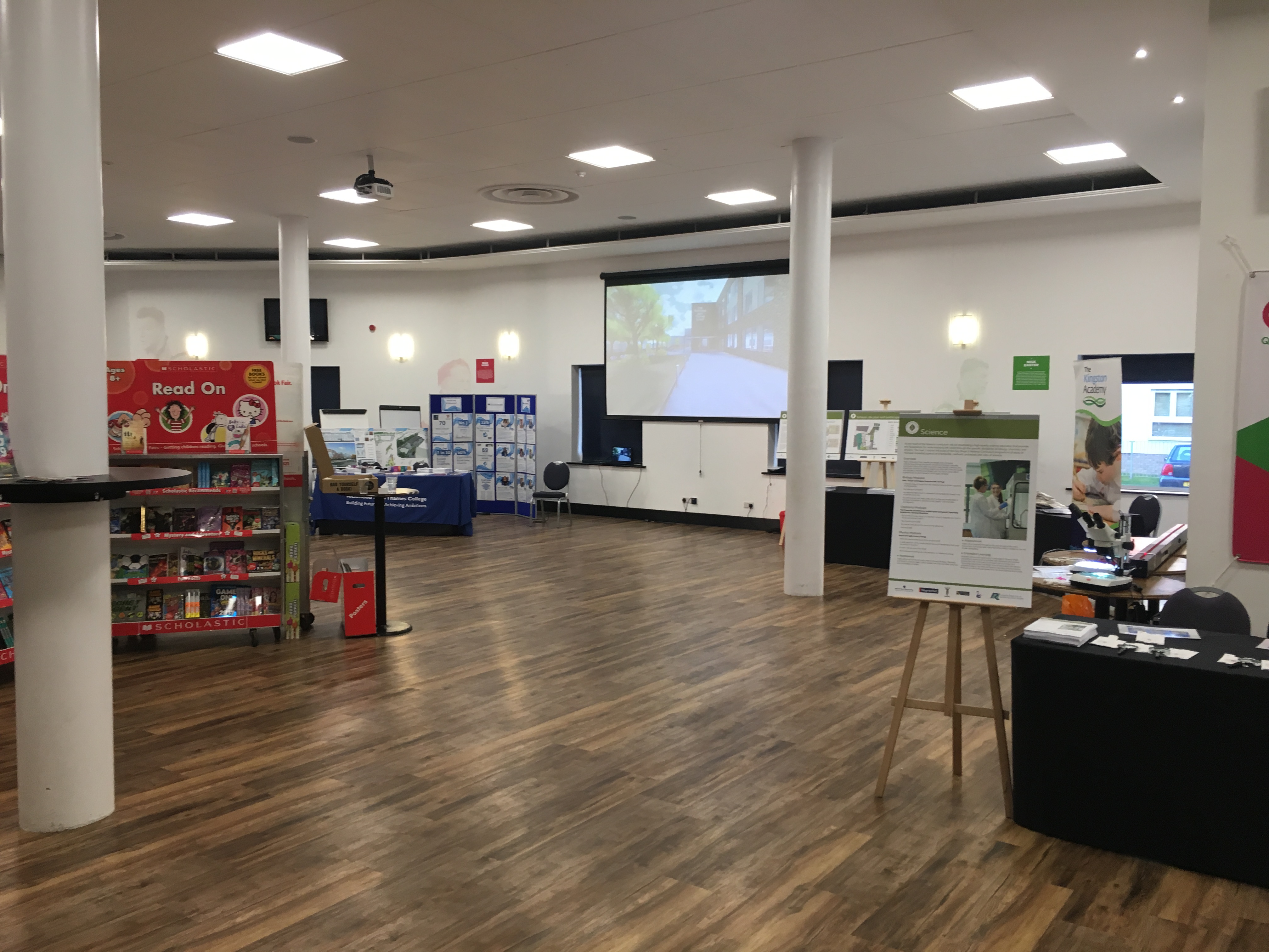 Chris Robshaw and Players' - auuam414oyh.JPG