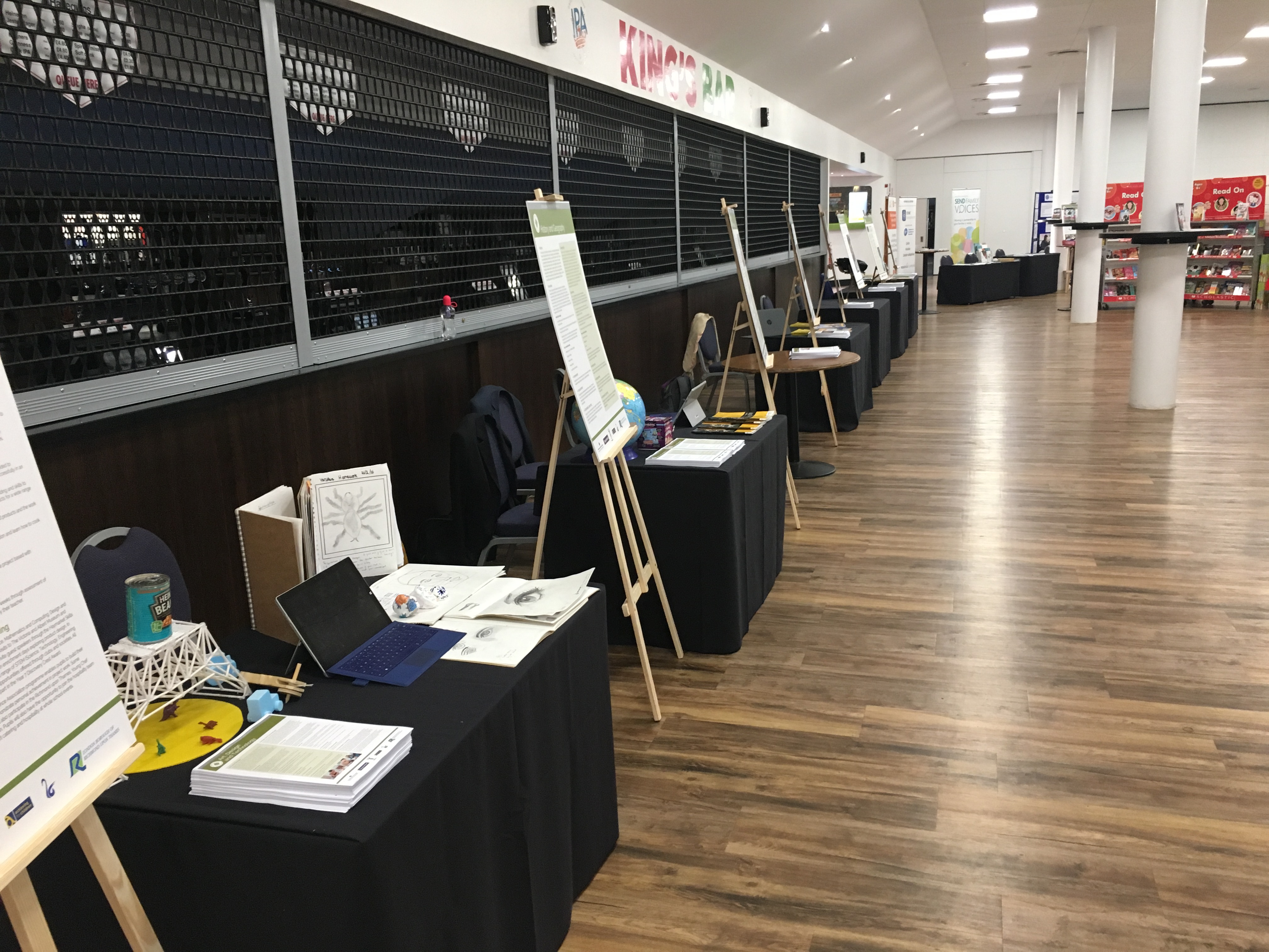 Chris Robshaw and Players' - tyrai4y0qjx.JPG